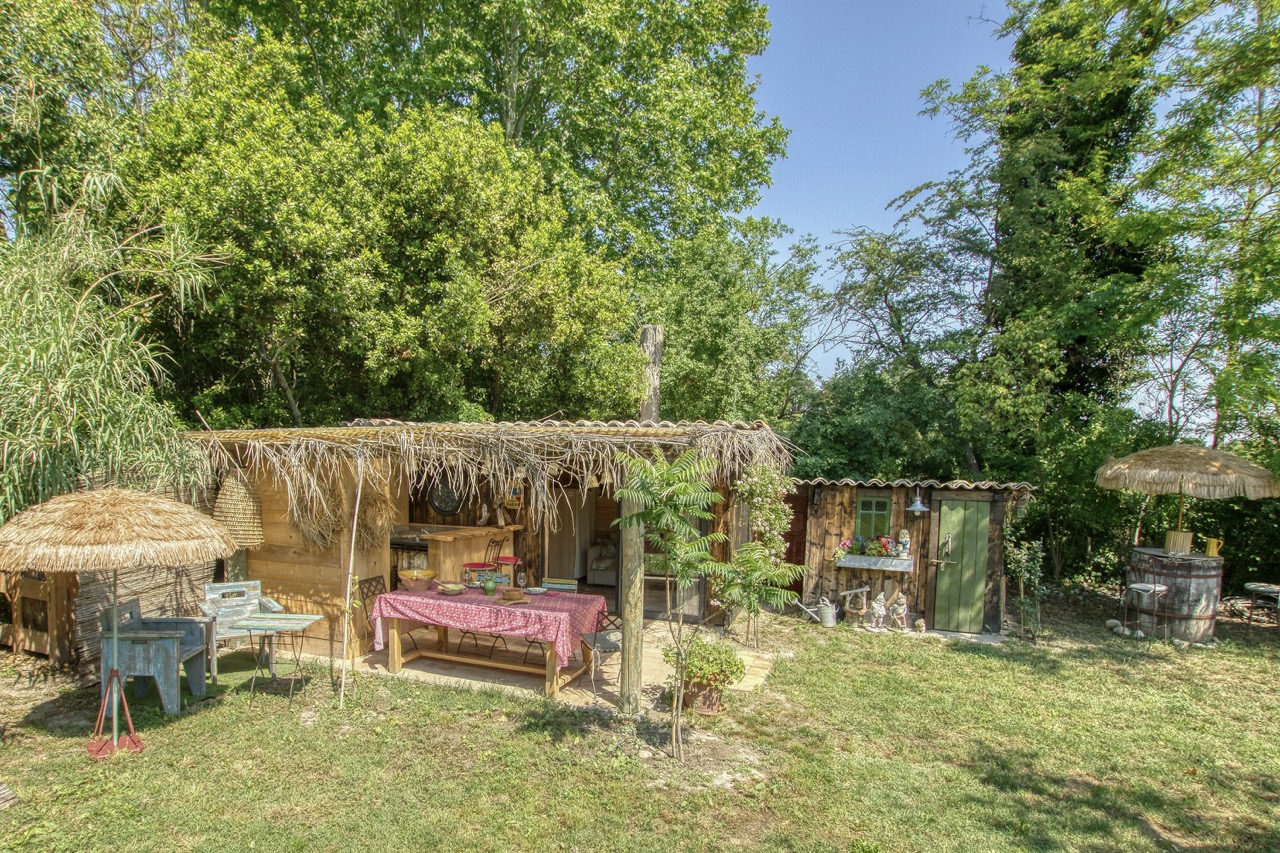 Vivez l'expérience unique d'une roulotte en Provence à Cabannes — chambre