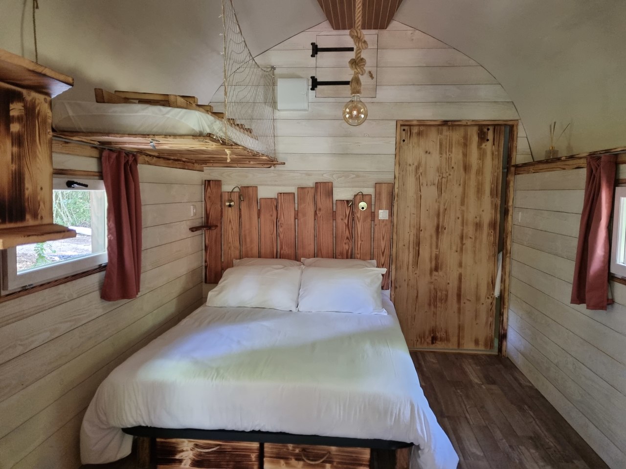 Cabane Navis — Hébergement insolite avec spa à Haute-Marne à Narcy — salle de bain