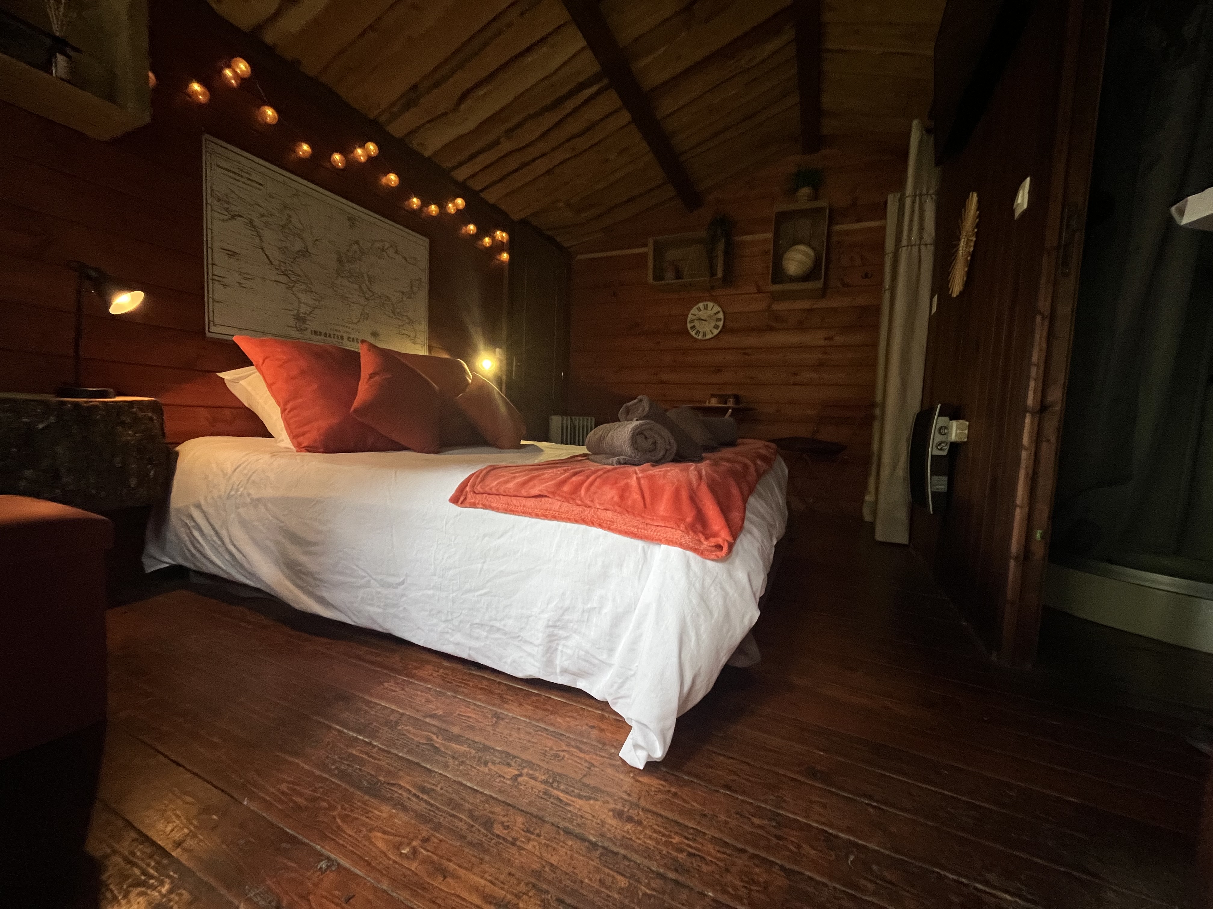 Chalet Trimph — Chalet avec spa à Tarn à Le Maloya — chambre