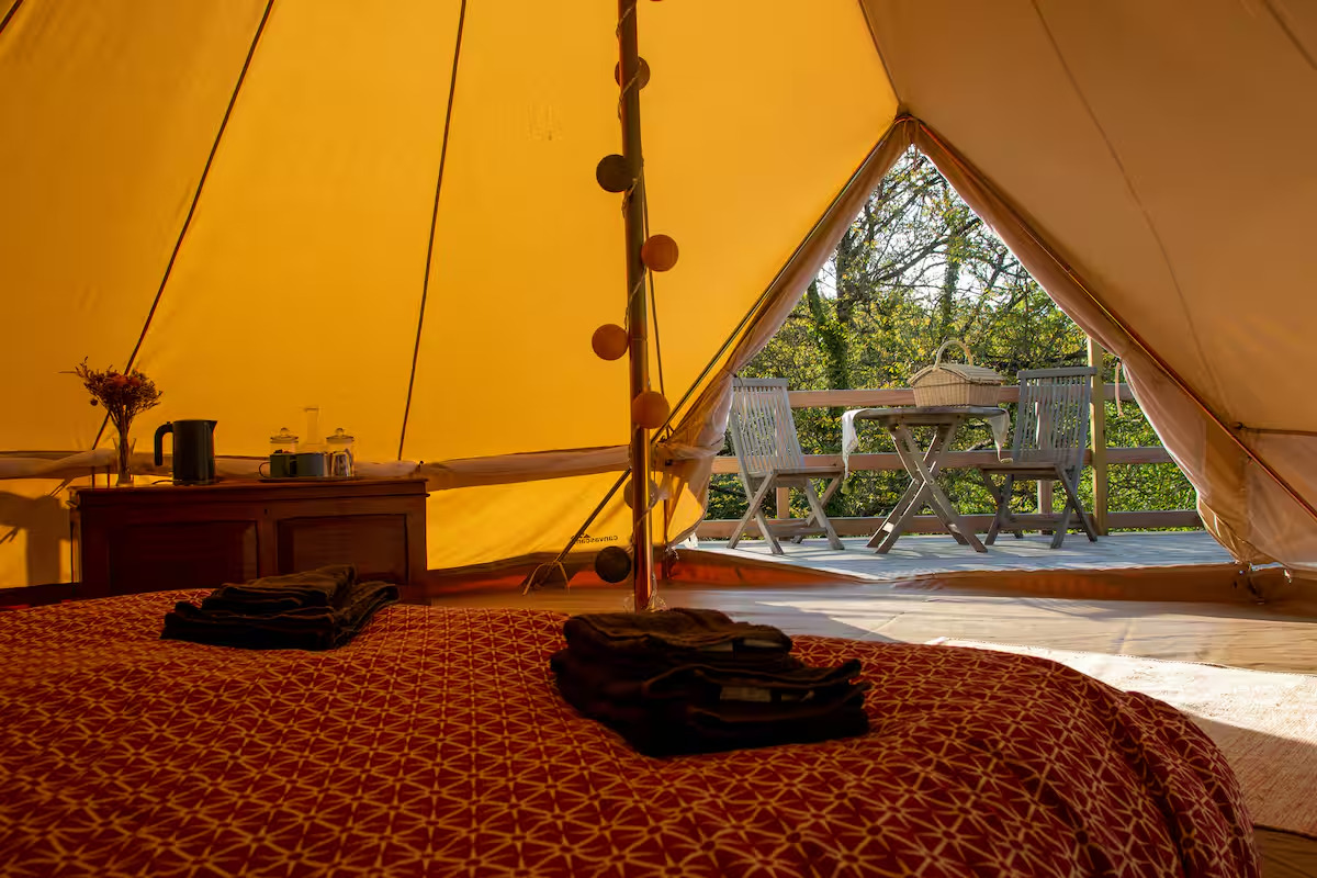 Tente dans les airs avec spa — Nuit insolite en Dordogne à Alles-sur-Dordogne — vue intérieure