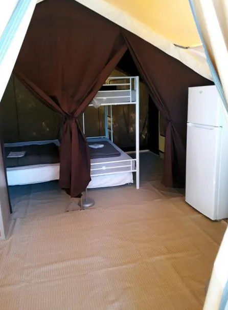 Tente Lodge Cabanon Safari : un glamping enchanteur en Provence à Esparron De Verdon — chambre