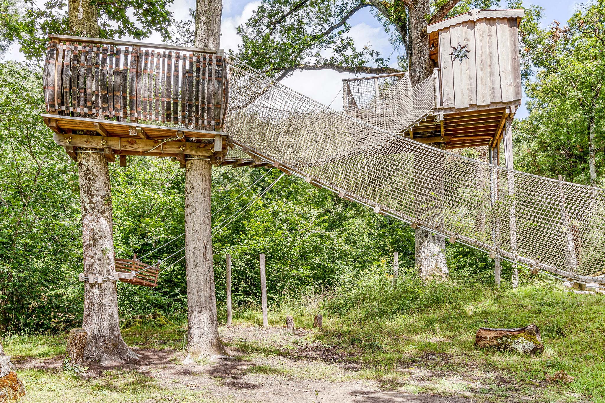 Cabane du Vieux Chêne : une expérience suspendue dans les arbres à Descartes — espace de vie