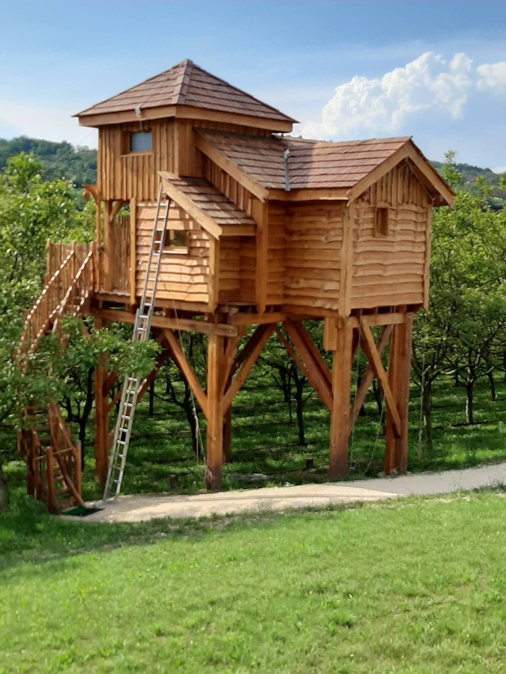 Le Nid du Pinson — Cabane dans les arbres avec spa à Vercornoix à Saint-Jean-En-Royans — chambre