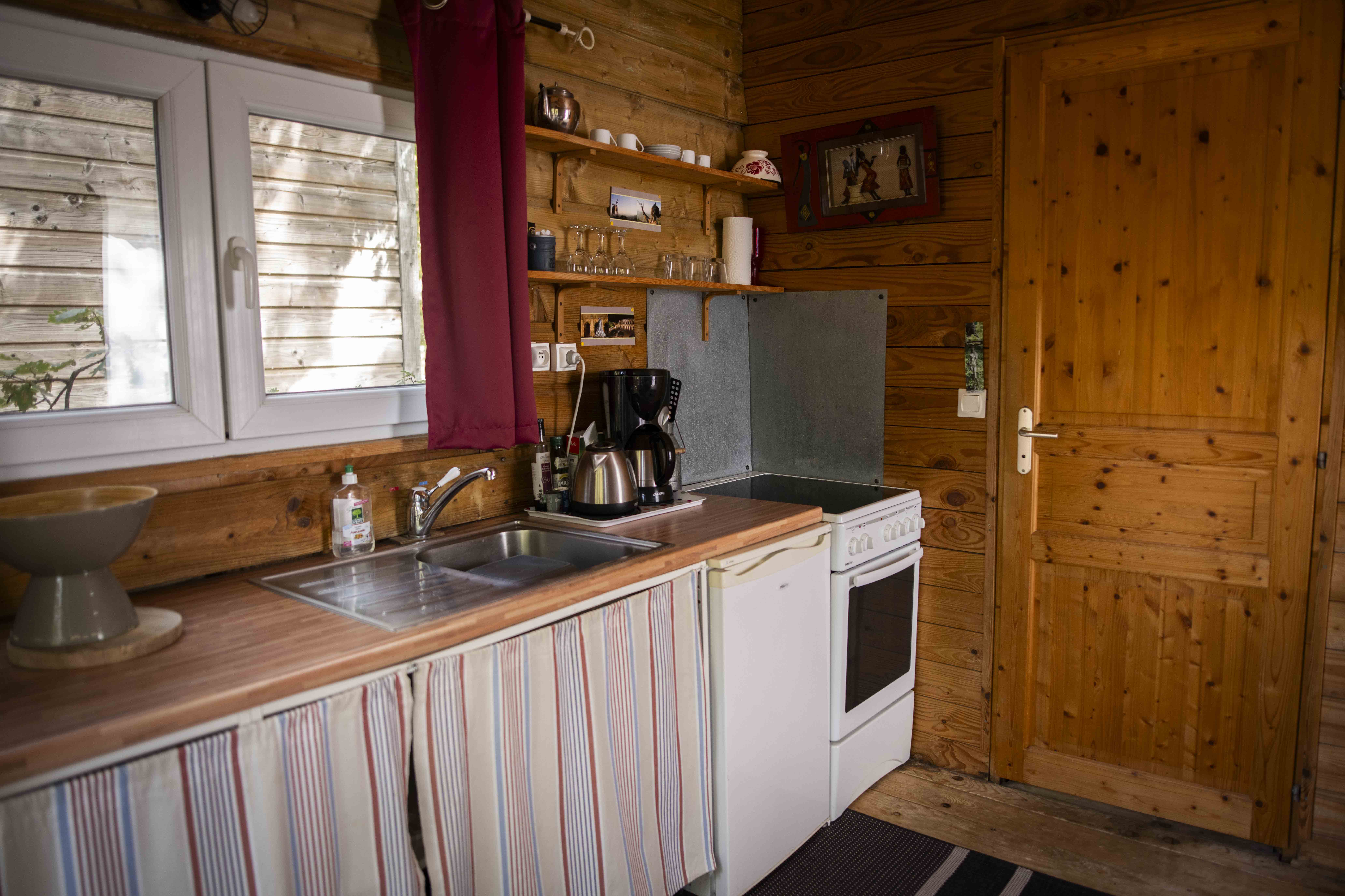 La cabane des Ecureuils Amoureux : une échappée en hauteur à Barjac — vue depuis la terrasse