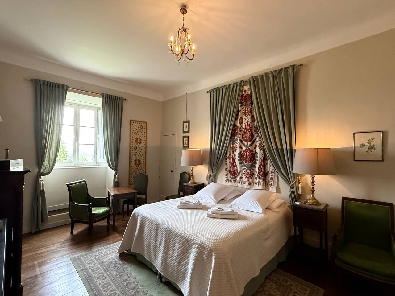 Gîte petit Madiran — Chambre à thème avec spa à Landes