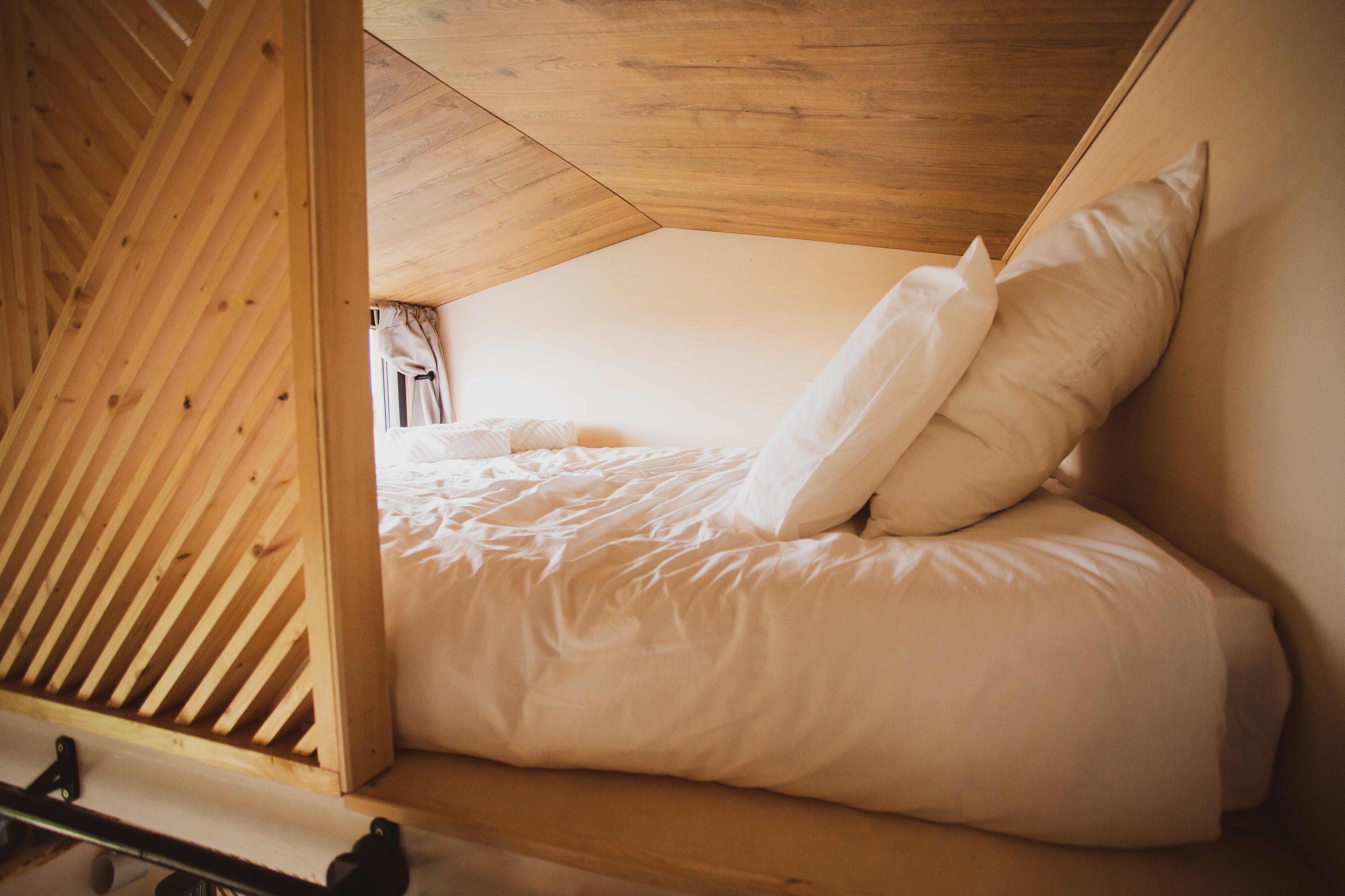 Sacrée Cabane — Séjour bien-être avec spa à La Sarthe à Solesmes — chambre