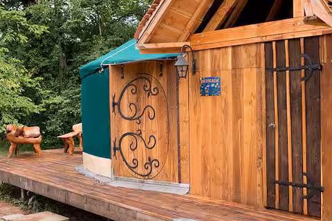 Yourte la Desirade — Yourte avec spa à Semur-en-Auxois (Côte-d'Or) à Semur-en-Auxois — vue intérieure