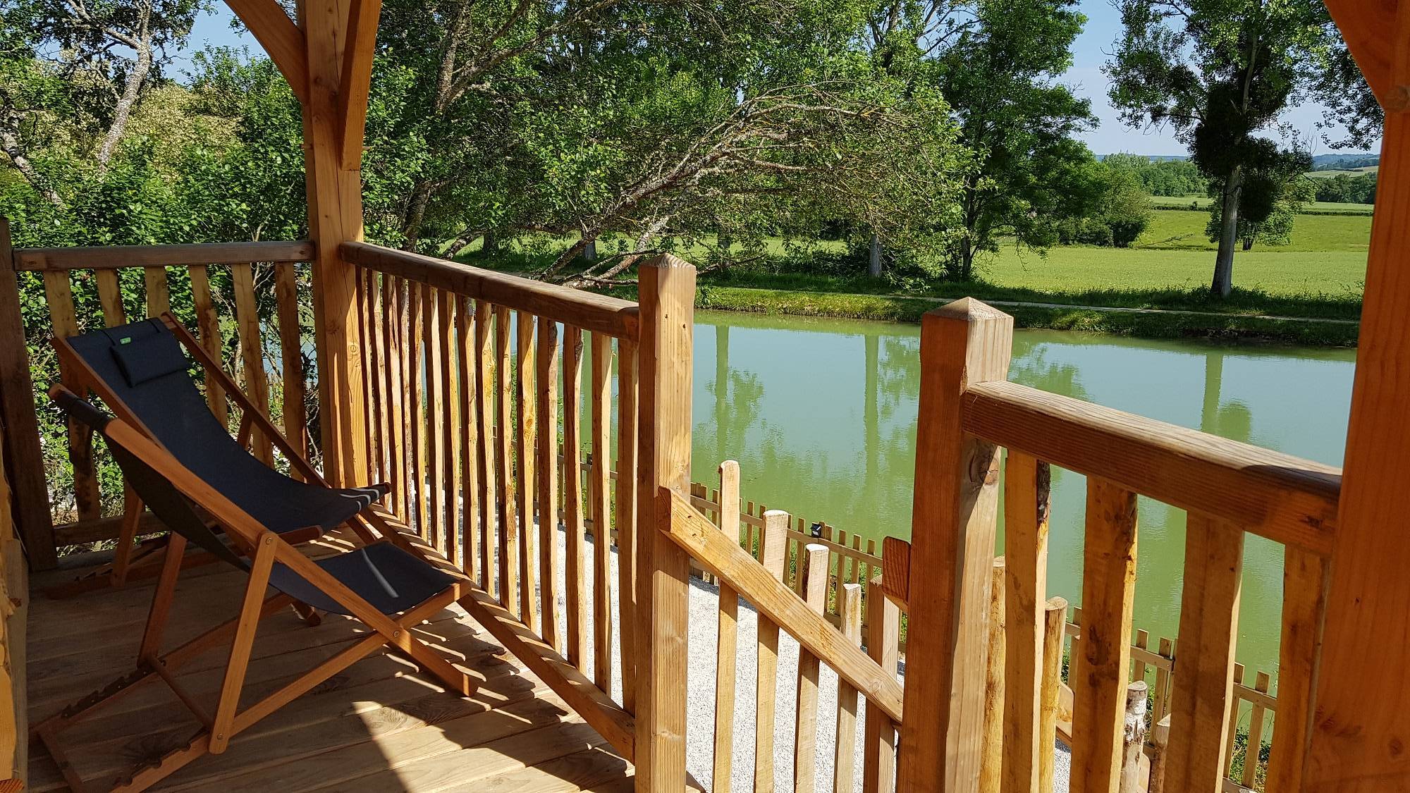 La Cabane Perchée & Spa : une évasion insolite en Bourgogne à Chassey — détail architectural