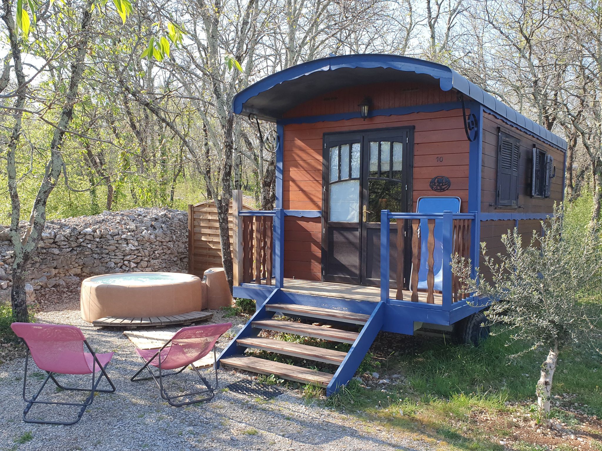 Roulotte gîte Nuit d'Amour & SPA : une évasion romantique
