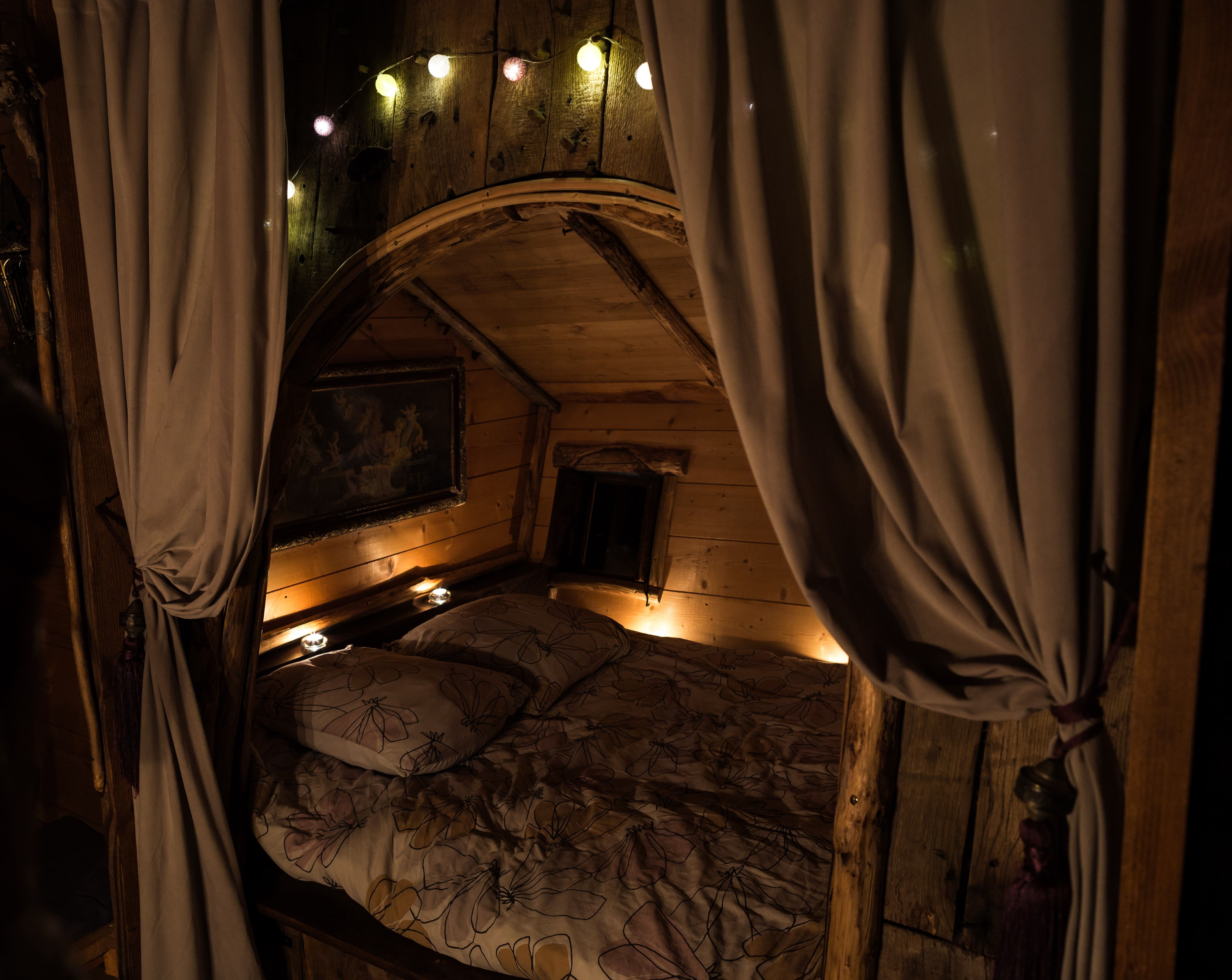 La cabane du Soleil — Cabane dans les arbres à 6m de hauteur en Corrèze à Brive-la-Gaillarde — espace de vie