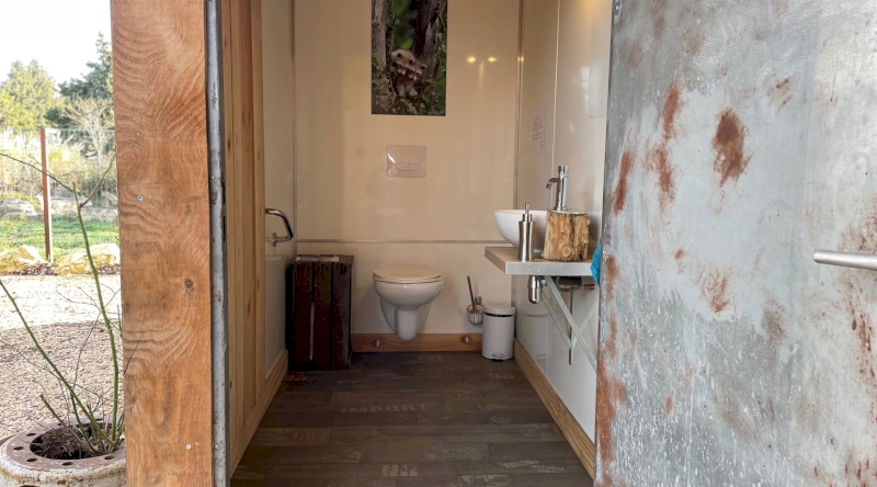 Le Truck-Lodge le UNIC OM : Une expérience inclassable en Provence à Saint-Andiol — environnement naturel