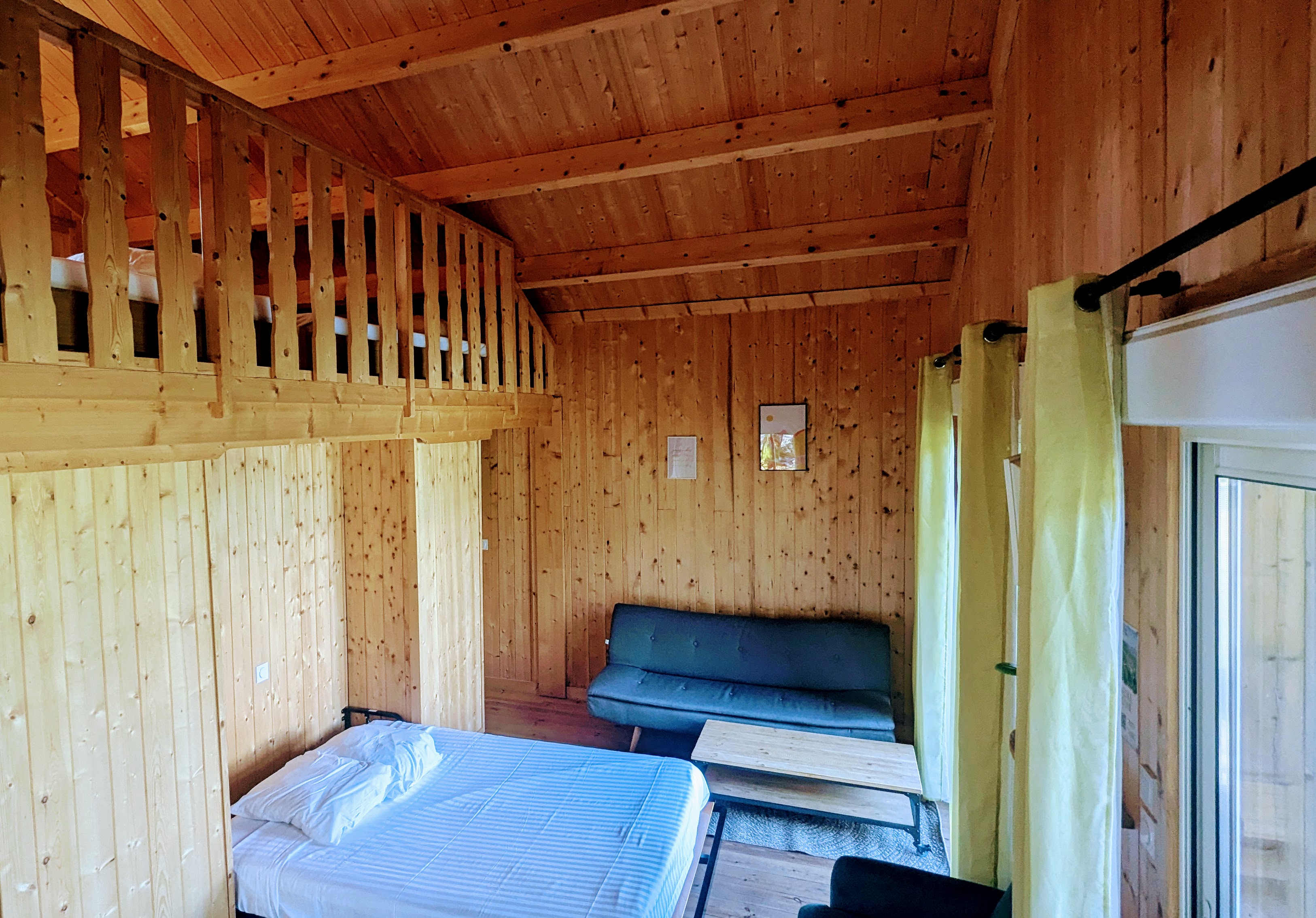Lodge du Bétet — Cabane sur pilotis avec spa à Ain à Serrières-Sur-Ain — détail architectural