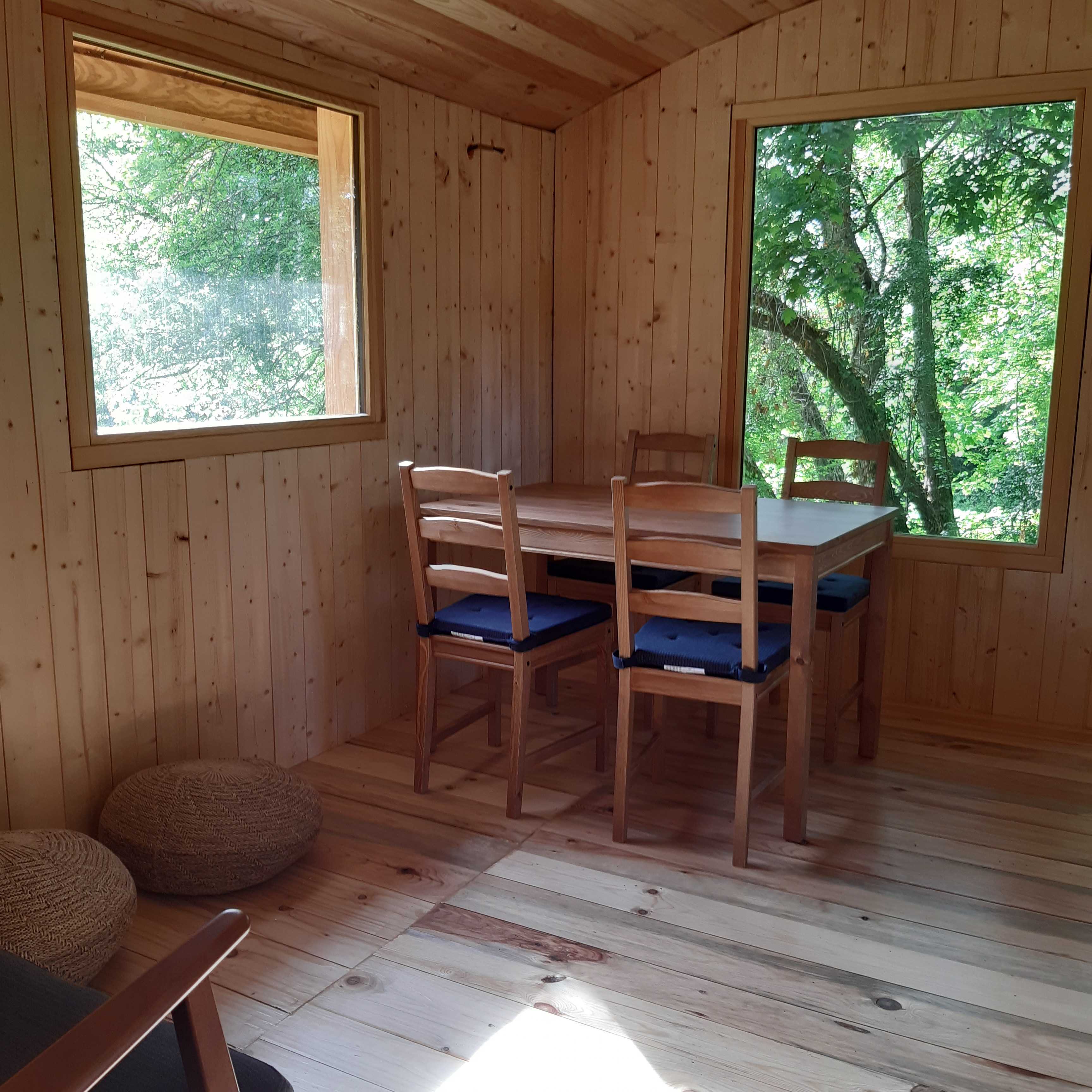 La cabane de la hulotte — Cabane avec spa au Château de Charnizay à Château de Charnizay — chambre