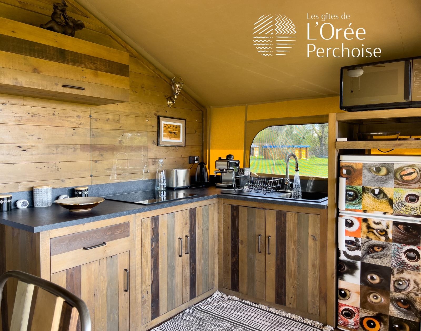 Tente Lodge de l'Orée Perchoise — Lodge avec spa à Loir-et-Cher à Saint-Marc-Du-Cor — salle de bain