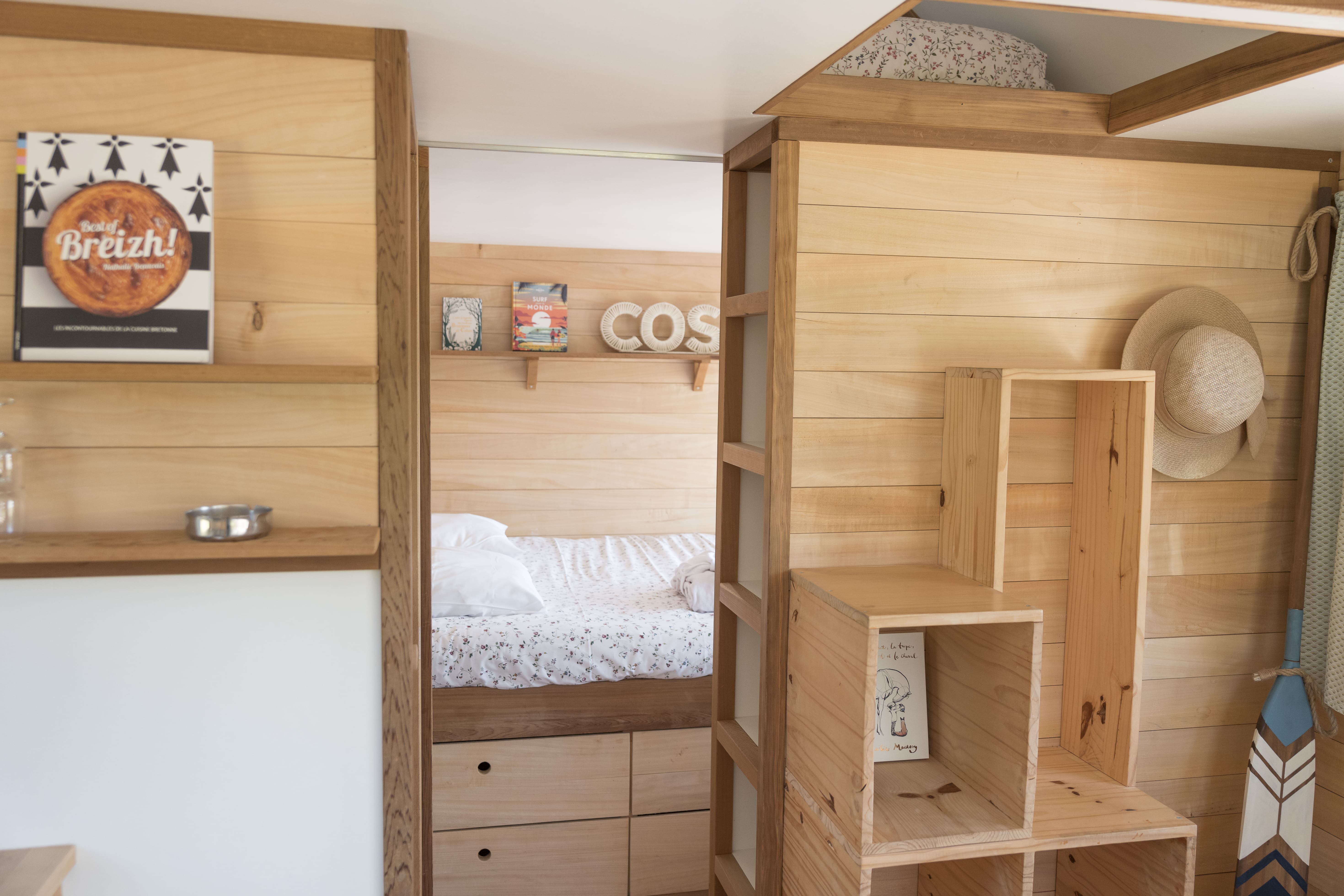 Cabane Spa sur l'eau : une évasion sensorielle en Bretagne à Ploemel — vue intérieure