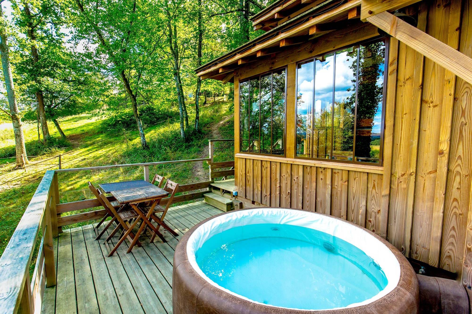 Cabane des Bois & Spa — Cabane sur pilotis avec jacuzzi à Gers
