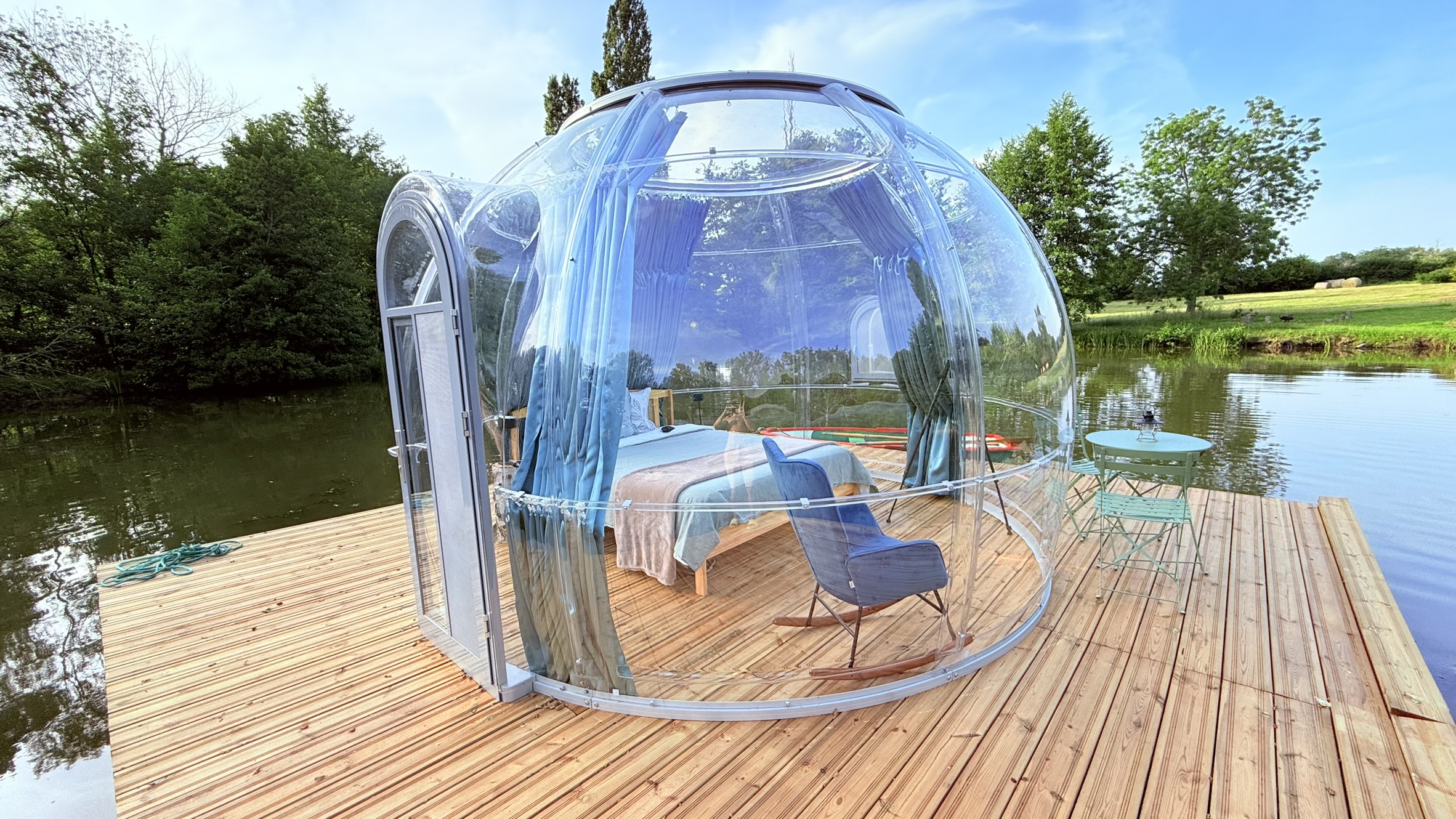 La Bulle sur l'eau — Nuit flottante avec spa à Santranges (Cher) à Santranges — espace de vie