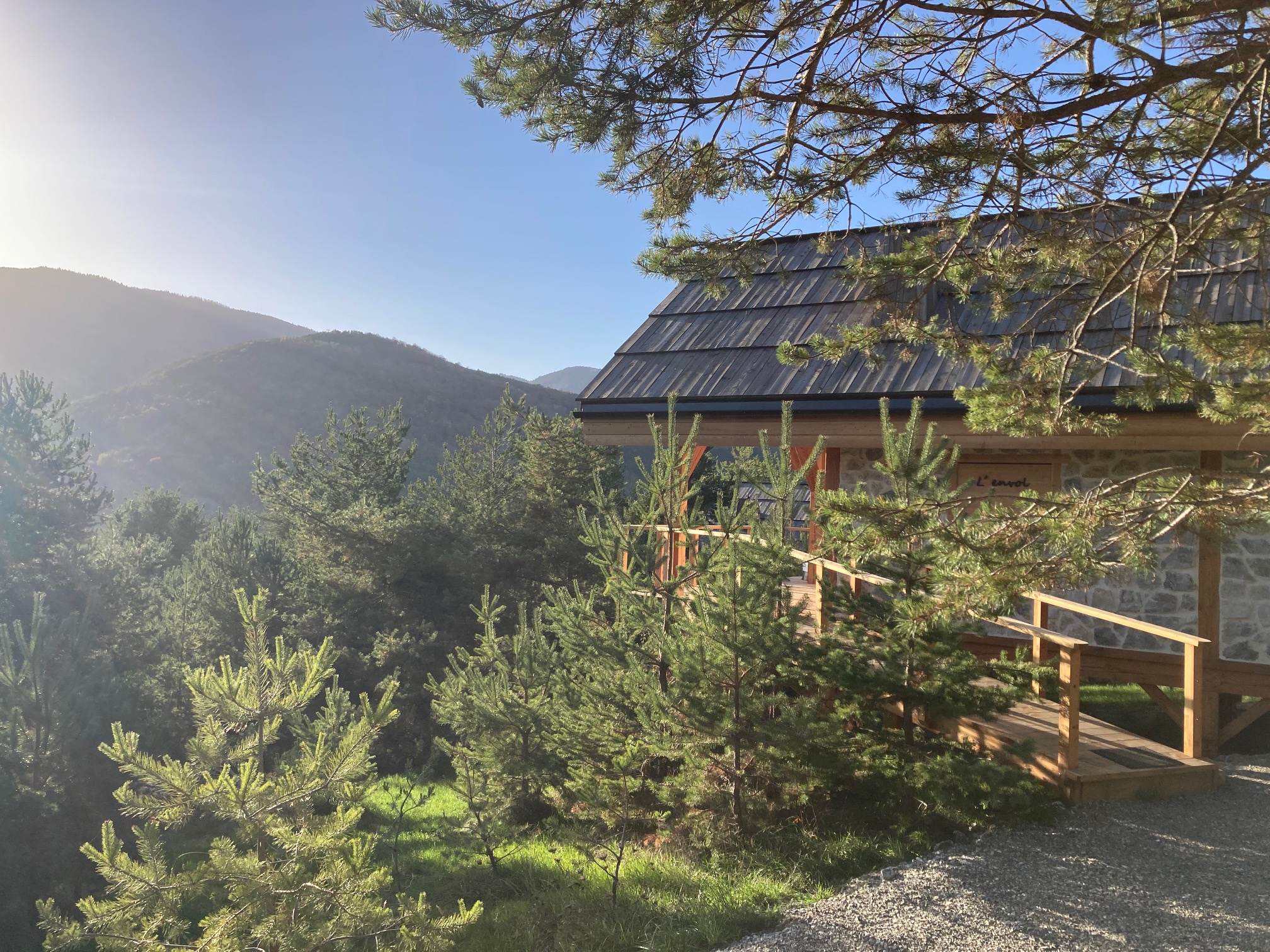 Chalet l'Envol - Spa privatif : une cabane sur pilotis en pleine nature à Chorges — environnement naturel