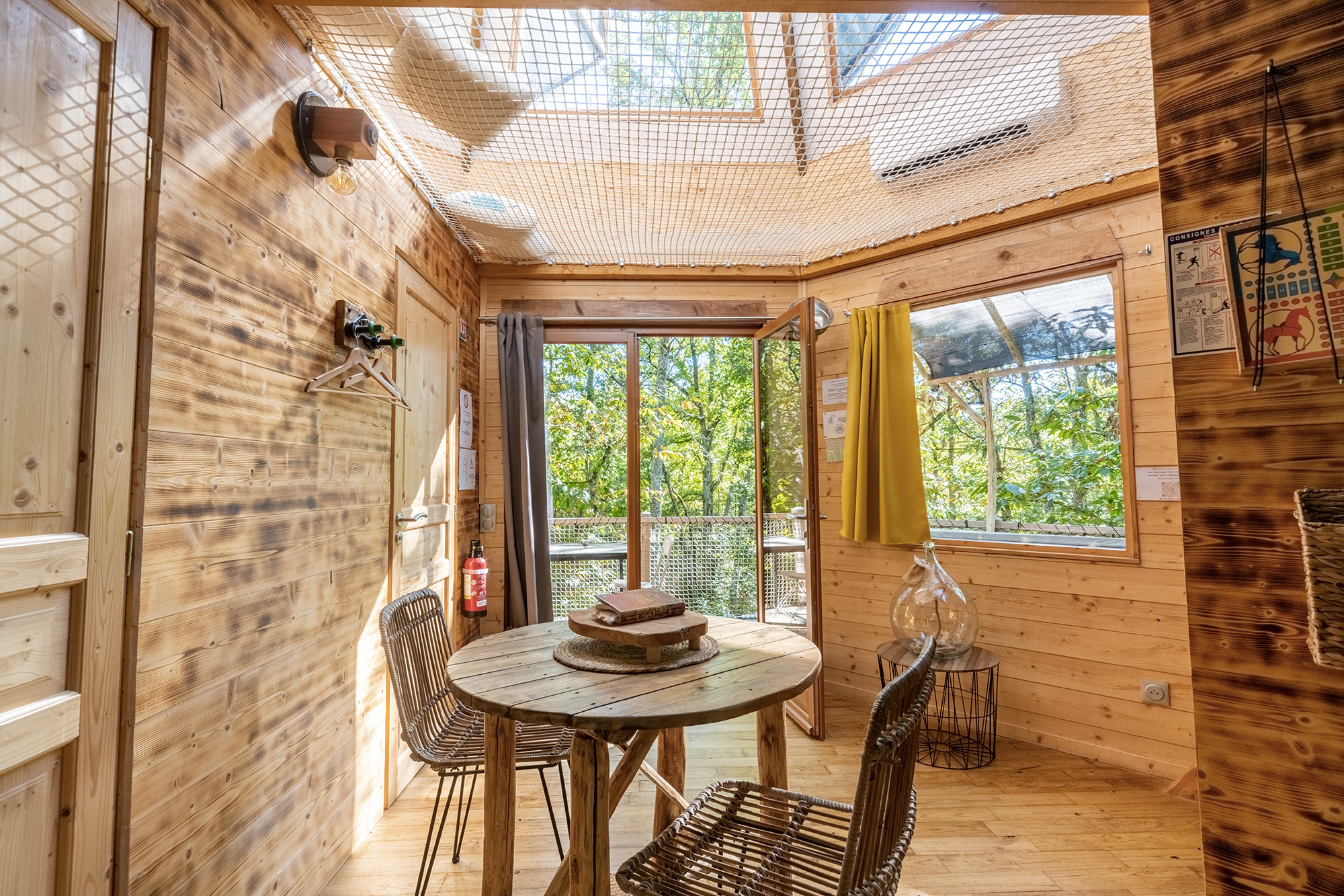 Cabane avec spa "Cocoon" — Nuit perchée à 5m dans le Lot à Lamothe-Fénelon — environnement naturel