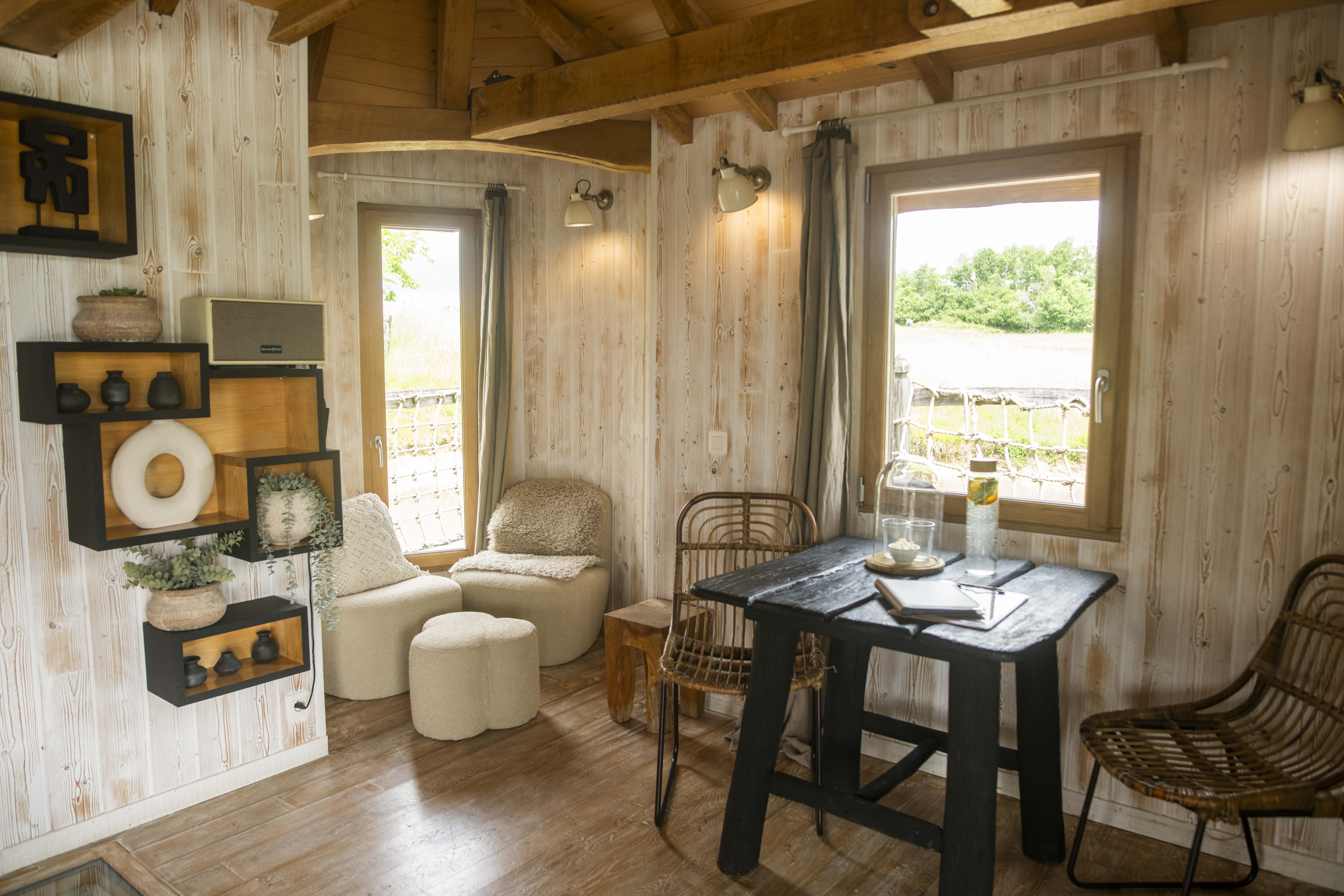 Cabane Château Biron & spa : une évasion sur l'eau en Aquitaine à Beaumontois En Perigord — environnement naturel