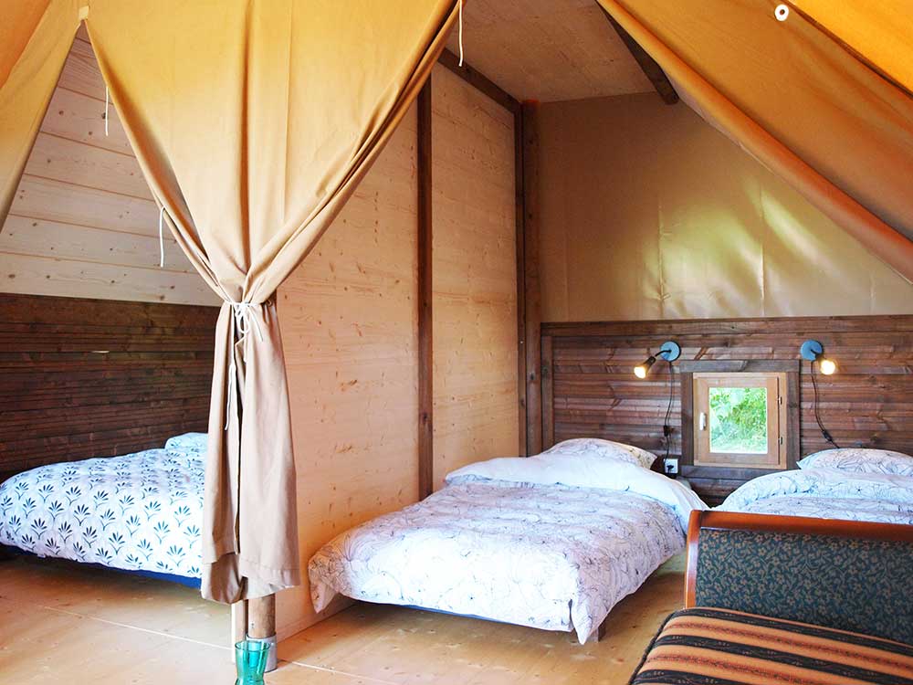 Tente Thym — Escapade insolite avec spa à Creuse à La Nouaille — salle de bain