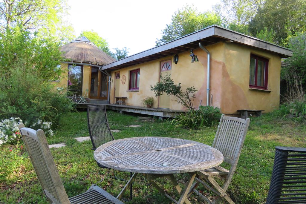 Yourte contemporaine — Séjour apaisant avec spa à Esquillot en Ariège à Esquillot — environnement naturel