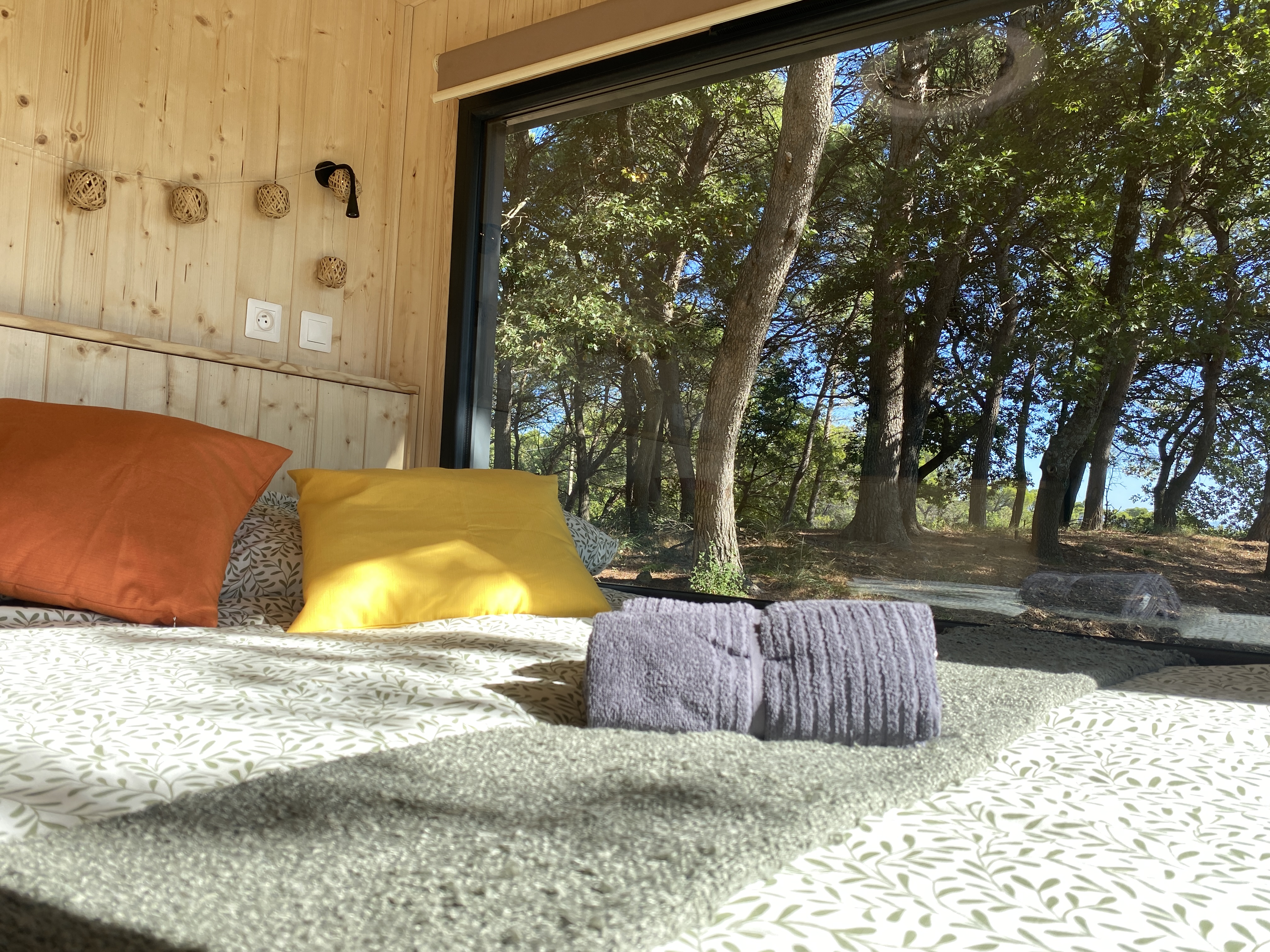 La Ruche aux Vins mille Senteurs : une tiny house en Provence à Mondragon — espace de vie