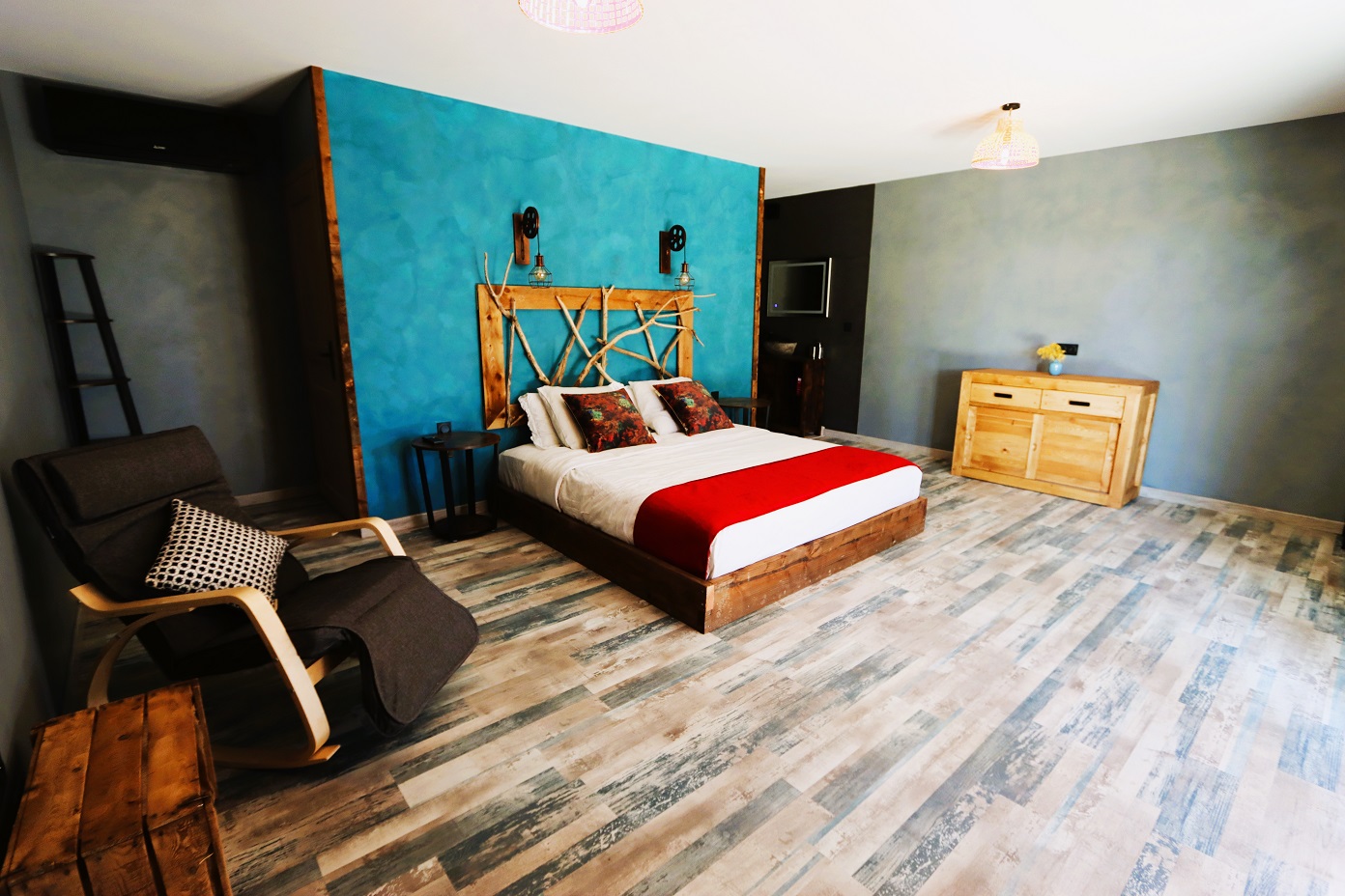 Cabane Jacuzzi — Nuit romantique avec spa à Gard