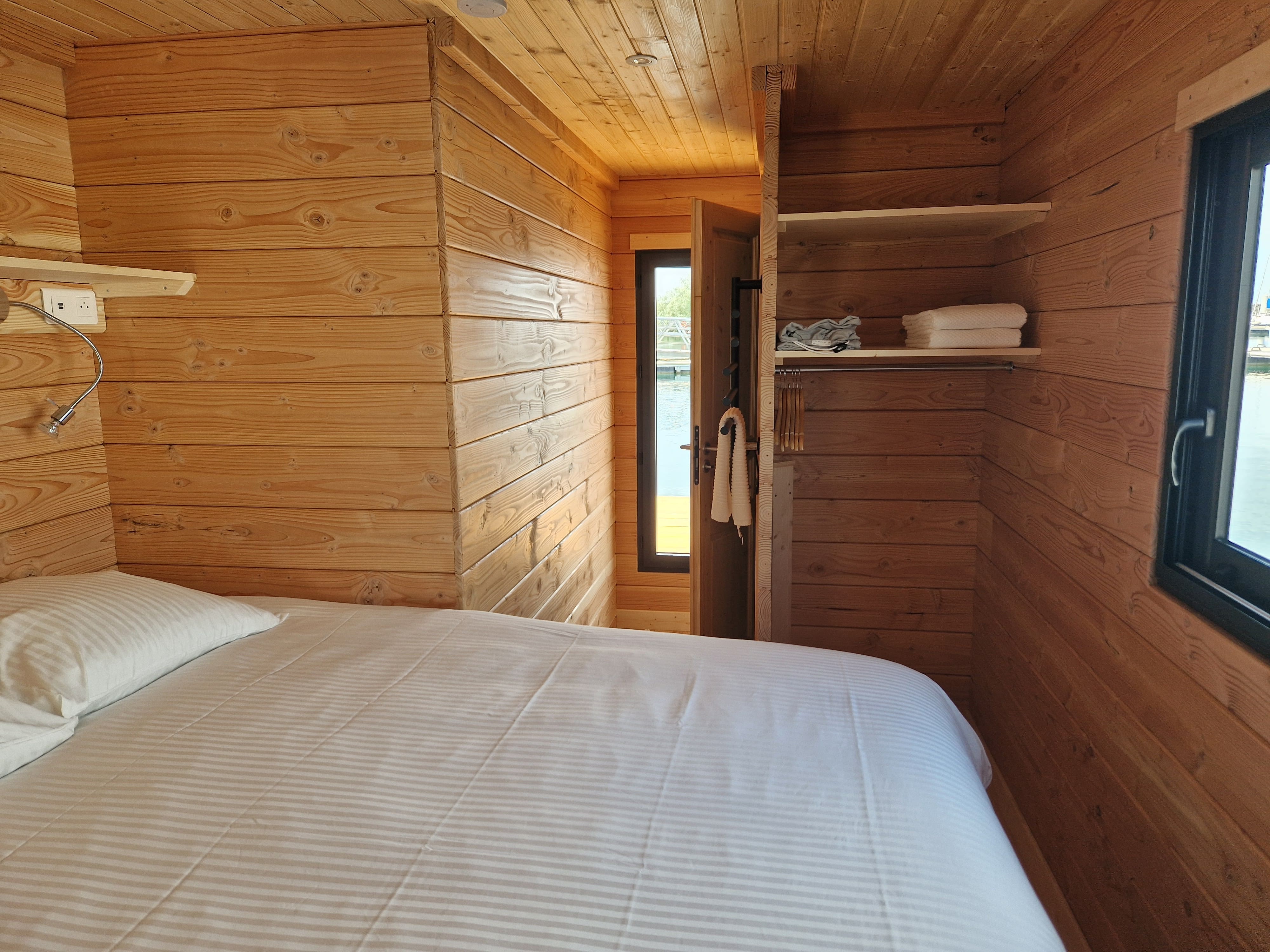 Fløtyll Nemours — Péniche avec spa à Haute-Marne à Chaumont — espace de vie