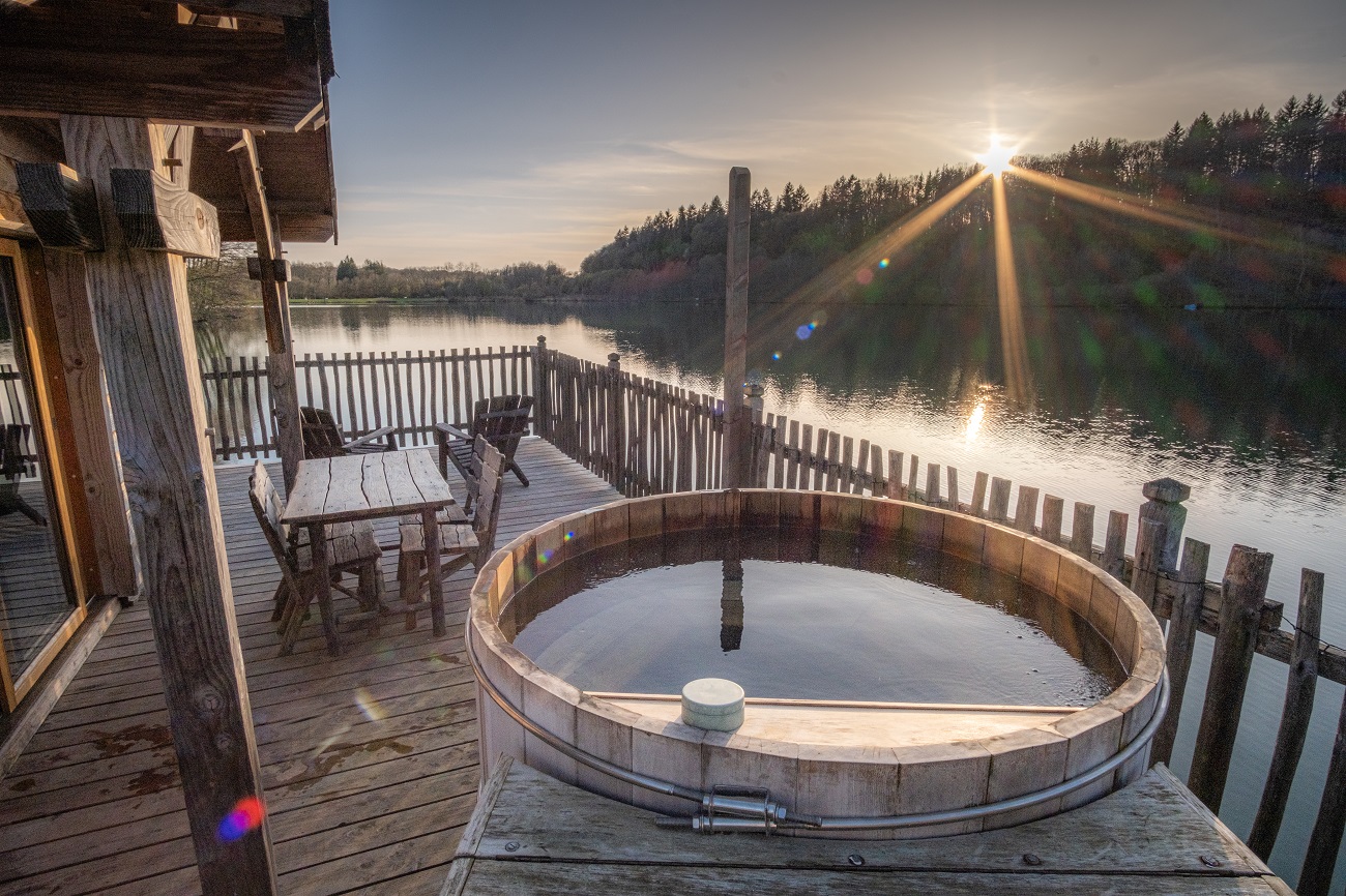 Cabane Spa Château : une évasion sur l'eau en Franche-Comté à Chassey-Lès-Montbozon — espace de vie