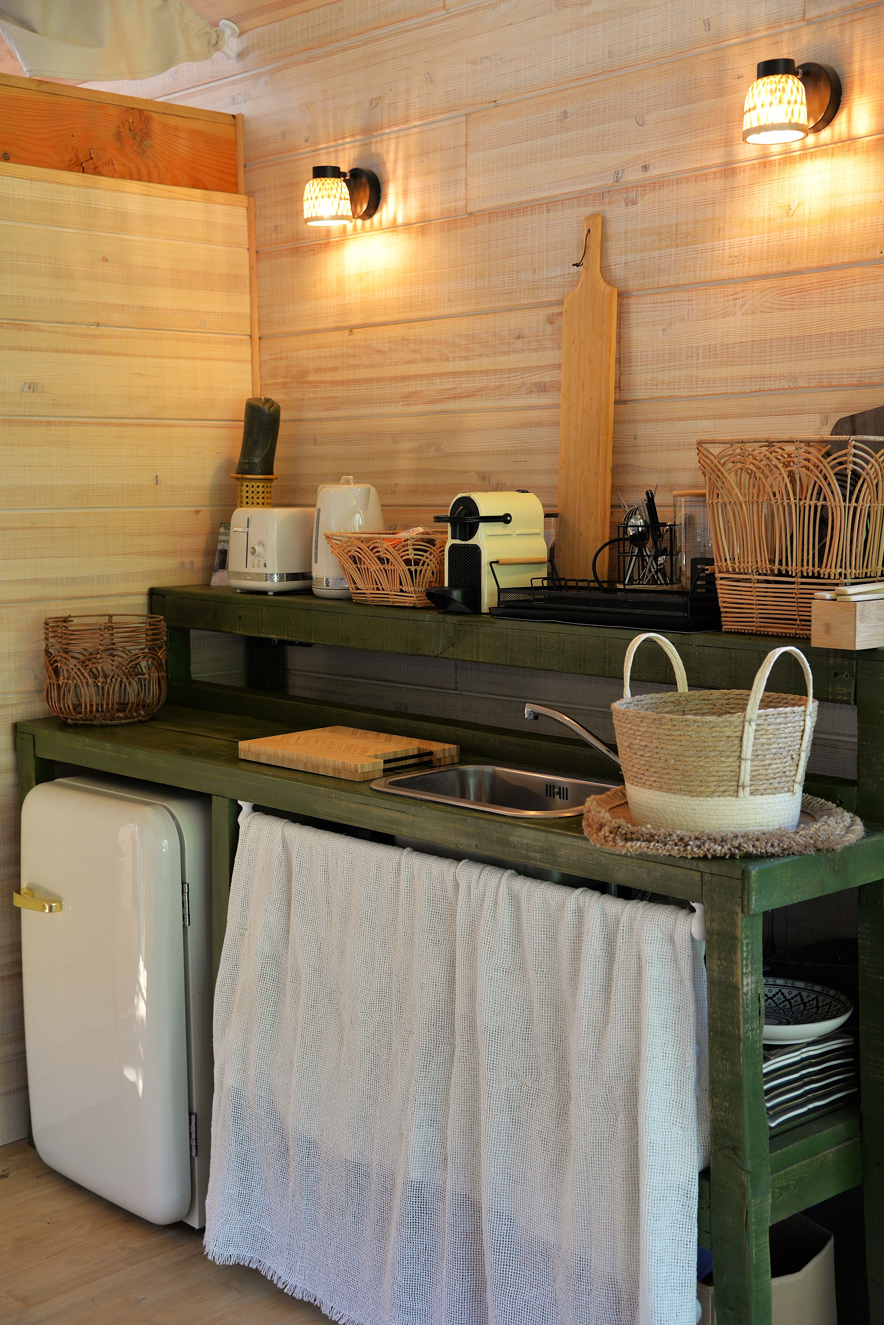 Lodge Nid Perché & Spa — Cabane avec spa privatif à Vaucluse à Lafare — cuisine
