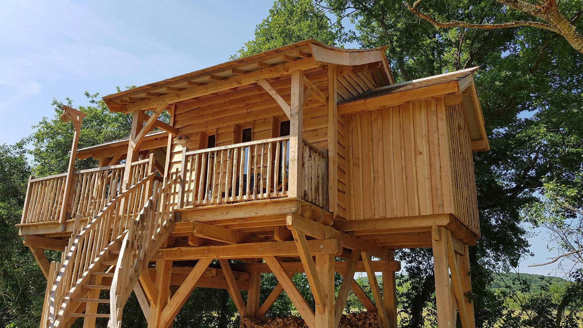 La Cabane Perchée & Spa : une évasion insolite en Bourgogne à Chassey — chambre