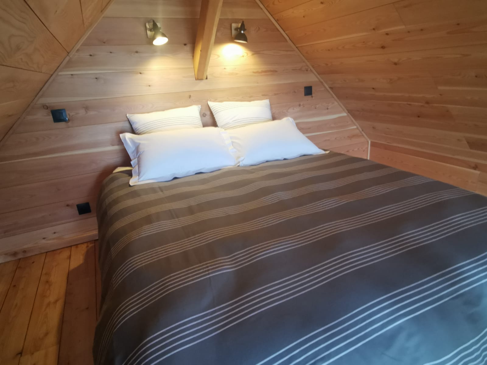 Cabane "Les terres blanches" — Cabane sur pilotis avec vue panoramique à Alpes-de-Haute-Provence à Redortiers — salle de bain