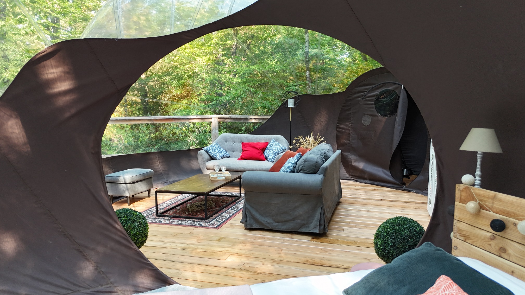 Bulle du bois & Spa privatif — Nuit magique à Espiens en Lot-et-Garonne à Espiens — détail architectural