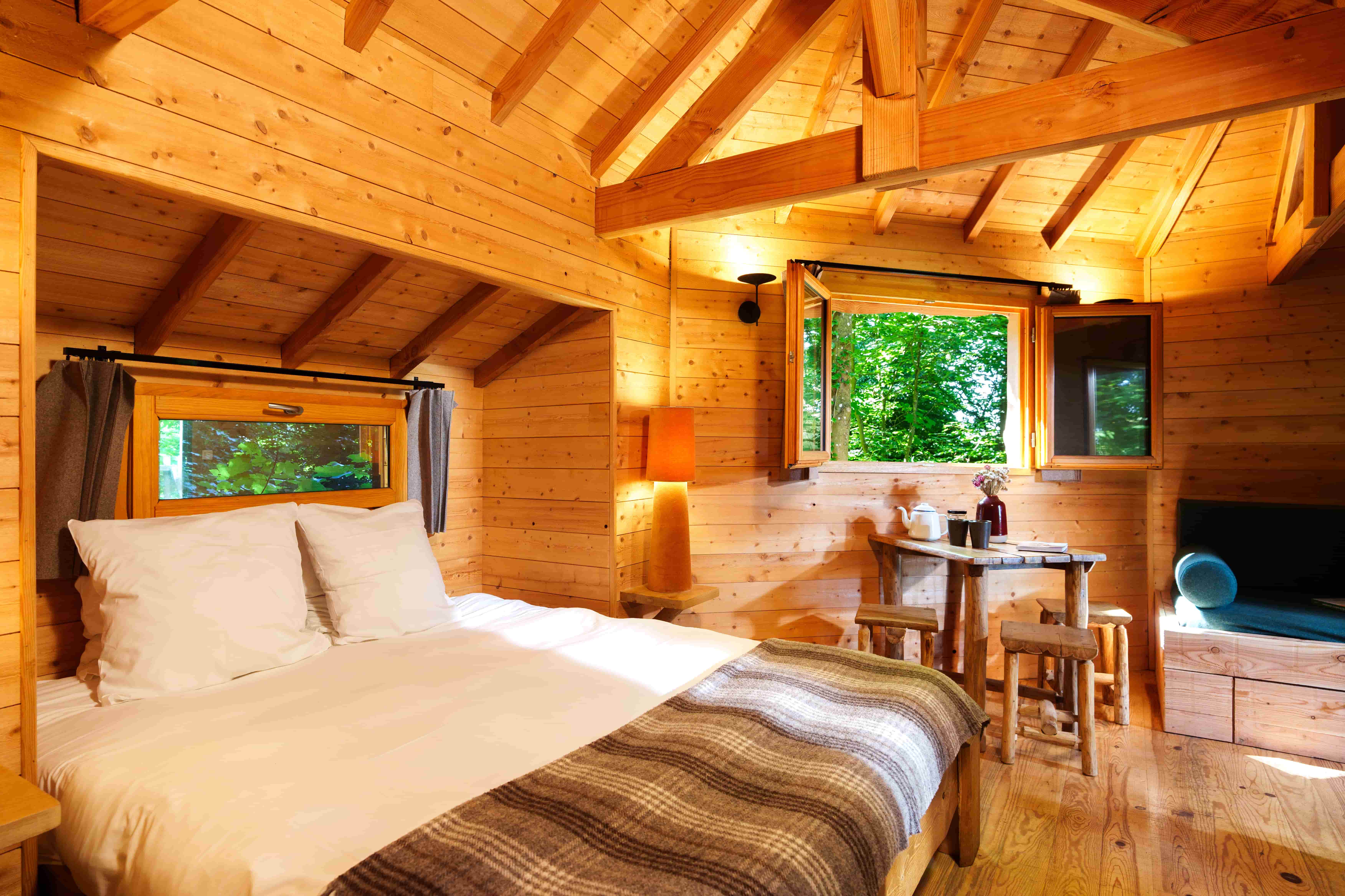 Cabane Spa Cachette : une évasion dans les arbres en Picardie à Raray — espace de vie