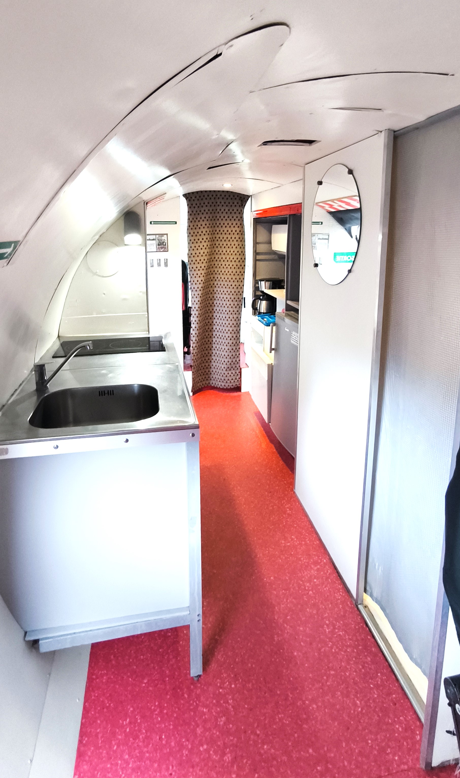 Avion GRUMMAN — Nuit unique dans un avion à Loire-Atlantique à La Baule-Escoublac — cuisine
