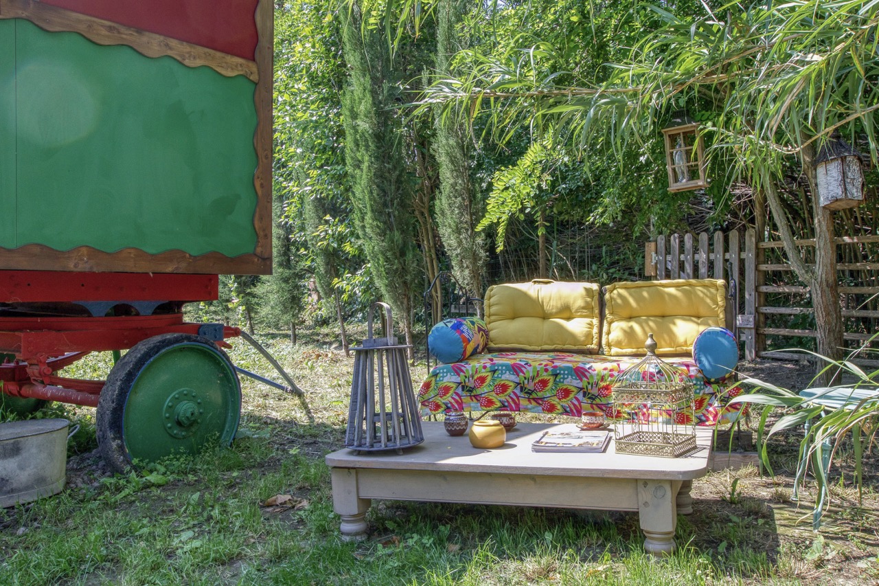 Vivez l'expérience unique d'une roulotte en Provence à Cabannes — cuisine