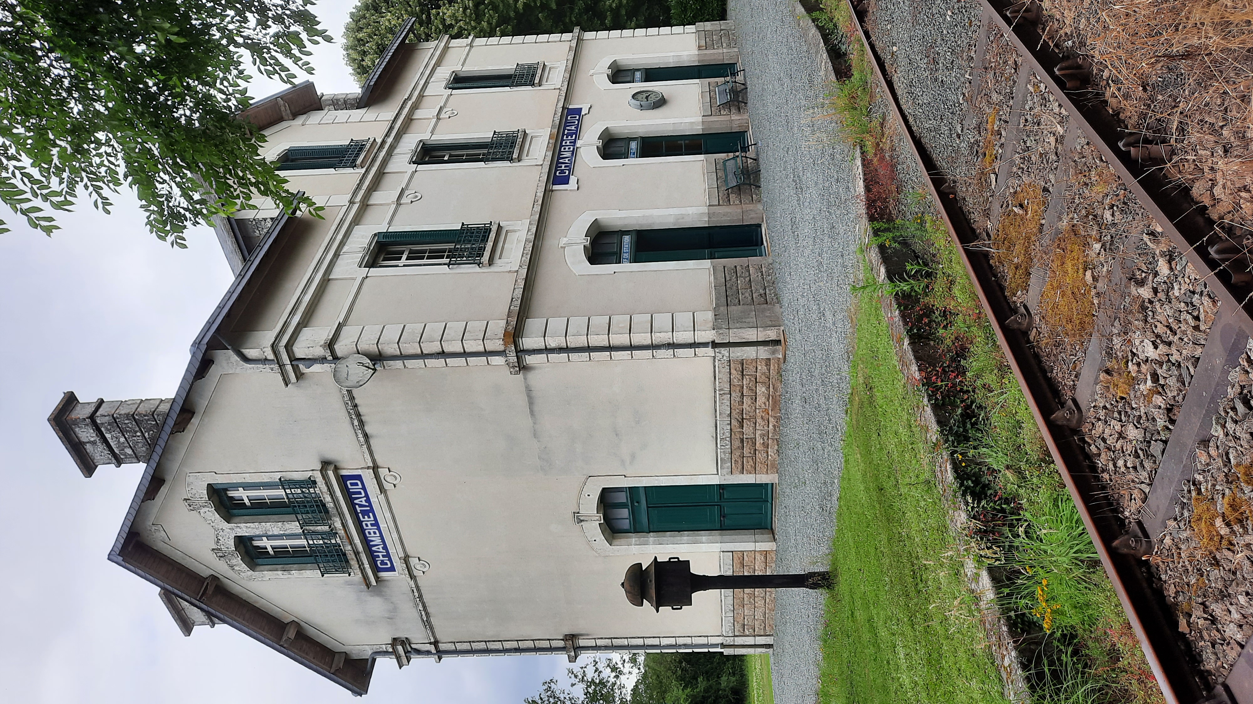 LA GARE DE CHAMBRETAUD — Maison insolite avec spa à Chambretaud à Chambretaud — chambre