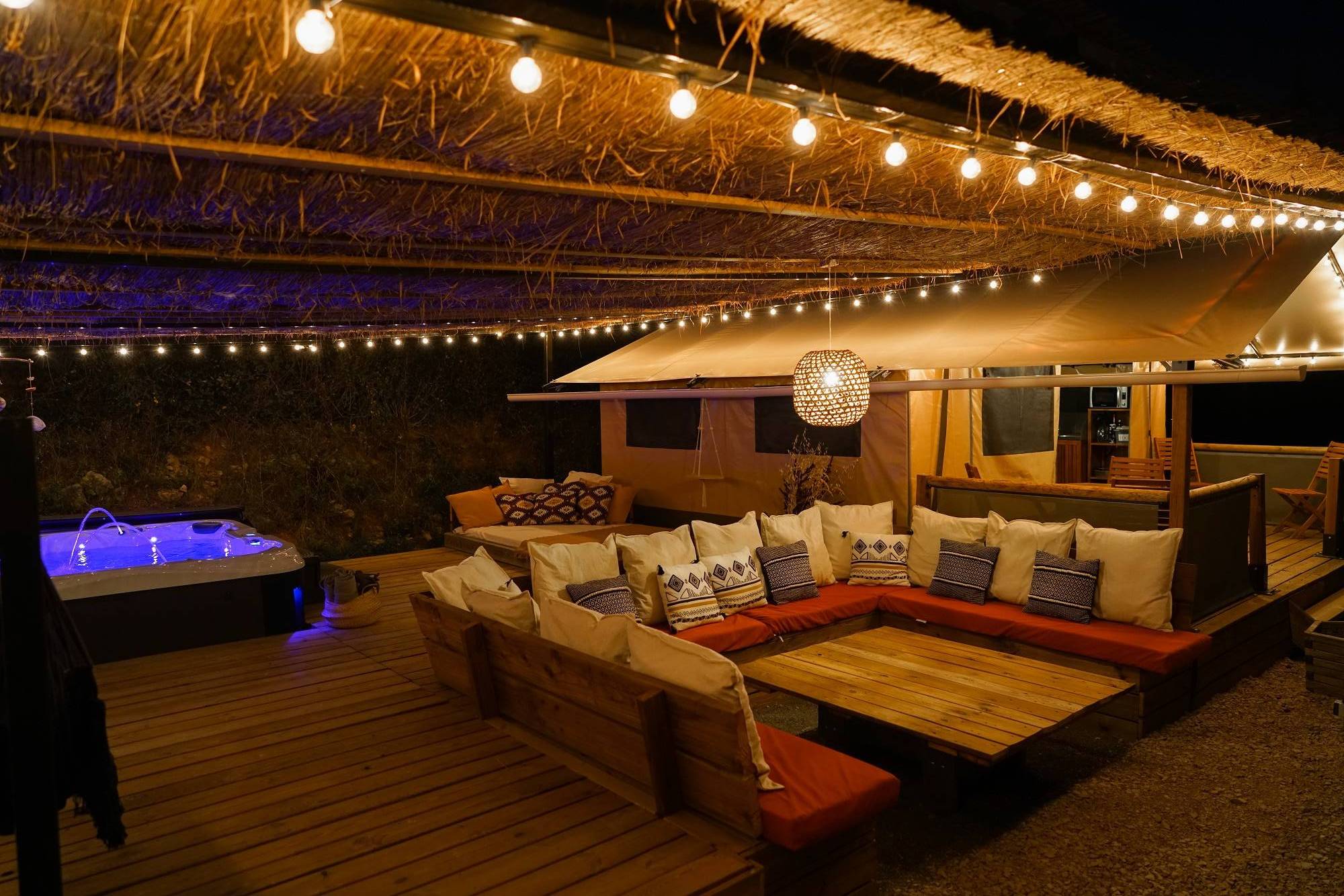 Évasion bohème : cabane avec spa privatif en Provence à Saint-Maximin-La-Sainte-Baume — vue intérieure