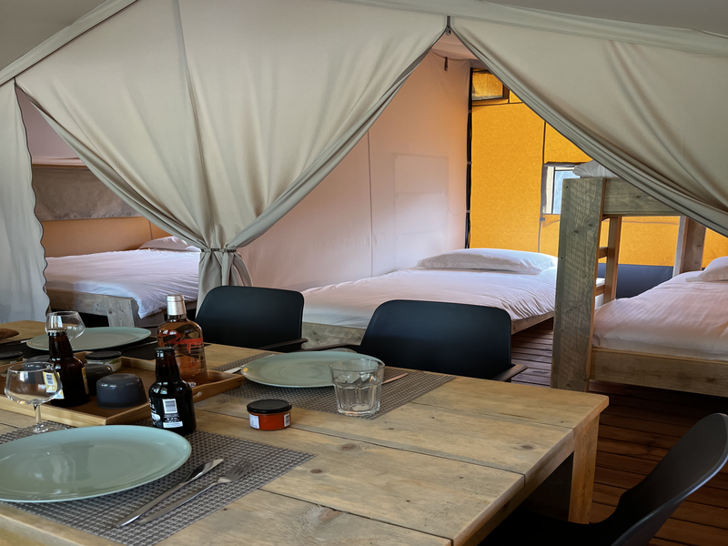 Tente Lodge SAFARI — Glamping avec spa à Gard à Alès — salle de bain