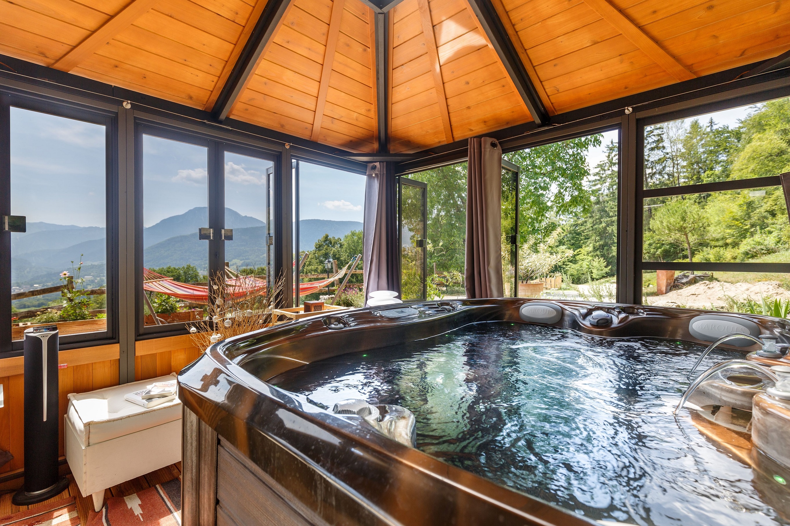 Le Dôme des Bauges — Nuit étoilée avec spa à Savoie à Chambéry — espace de vie