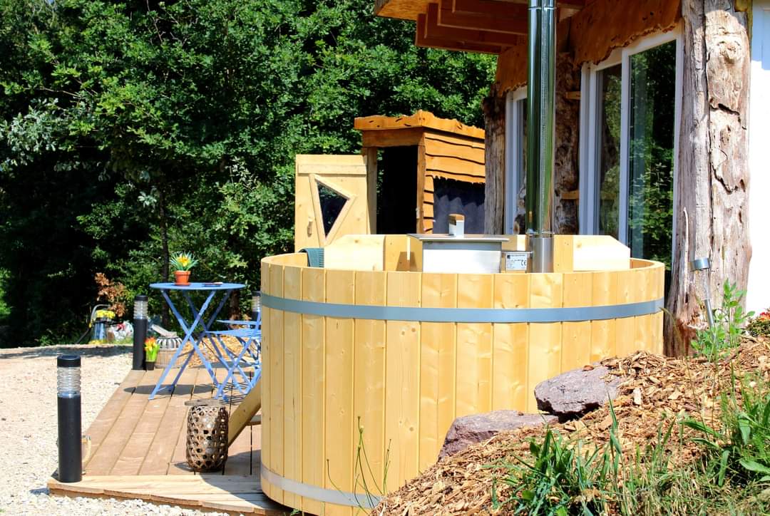 Cabane Panoramix : une immersion au cœur de la nature à Le Monastère — espace de vie