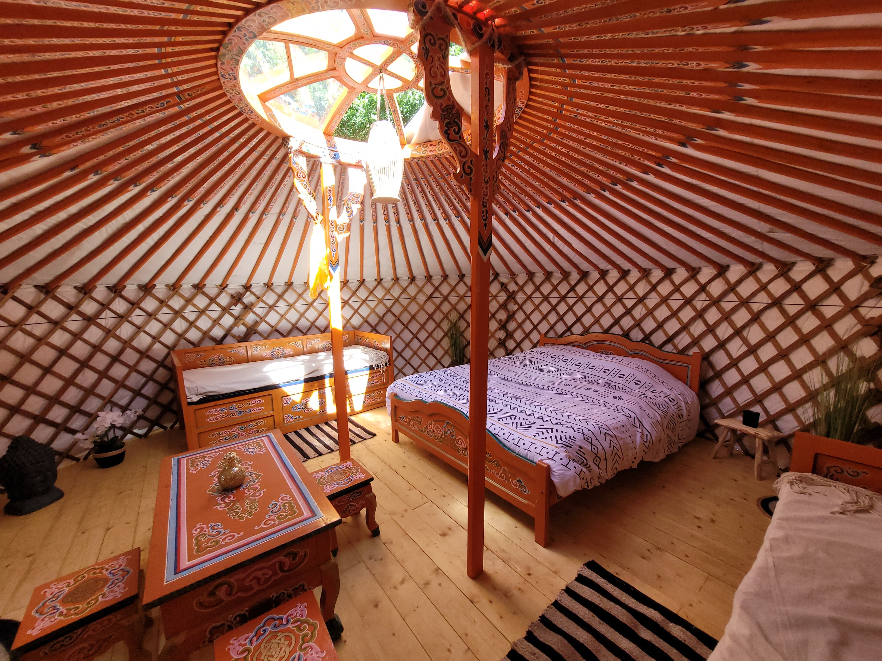 Évadez-vous dans une yourte mongole en Basse-Normandie à Souleuvre En Bocage — chambre
