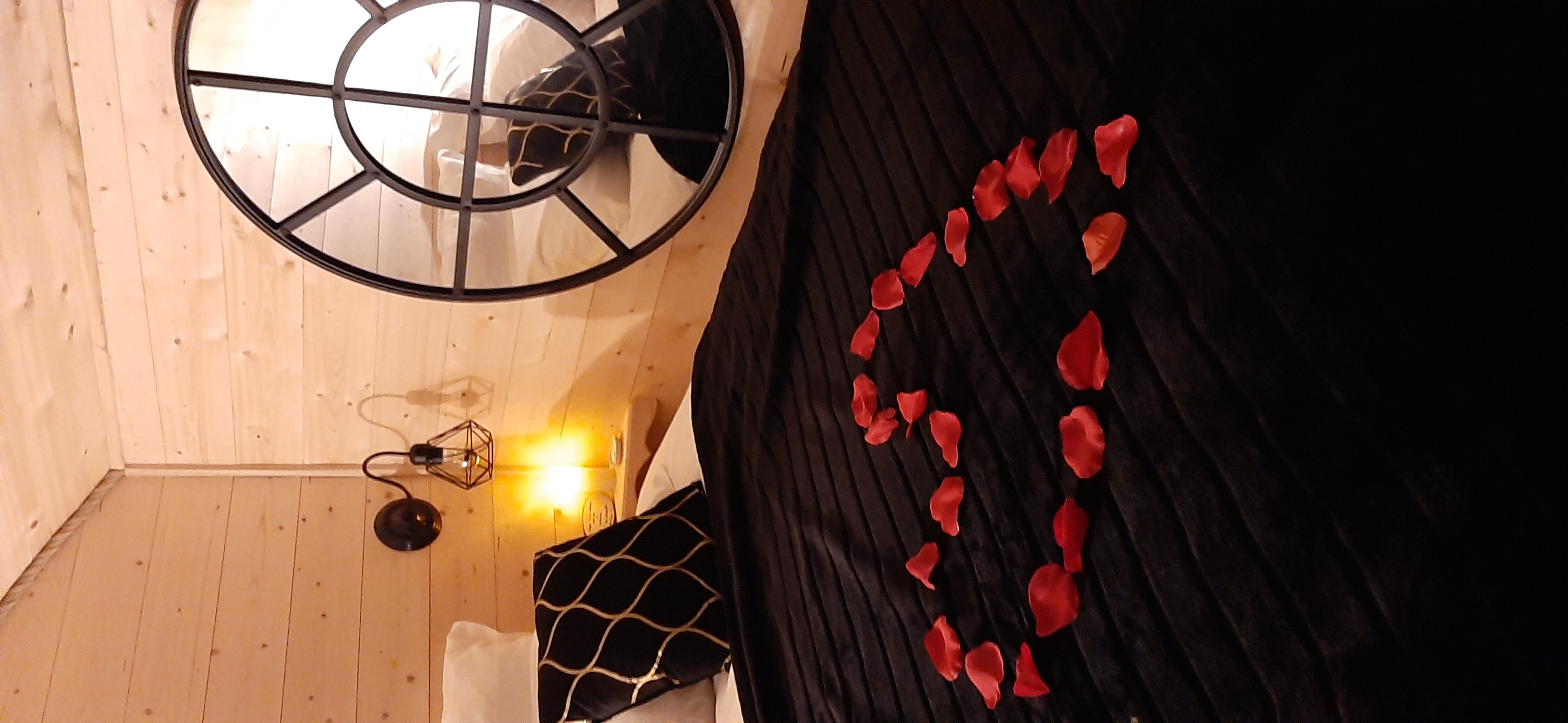 Roulotte Spa Kamadéva — Nuit romantique avec vue panoramique à Loire-Atlantique à La Baule-Escoublac — environnement naturel