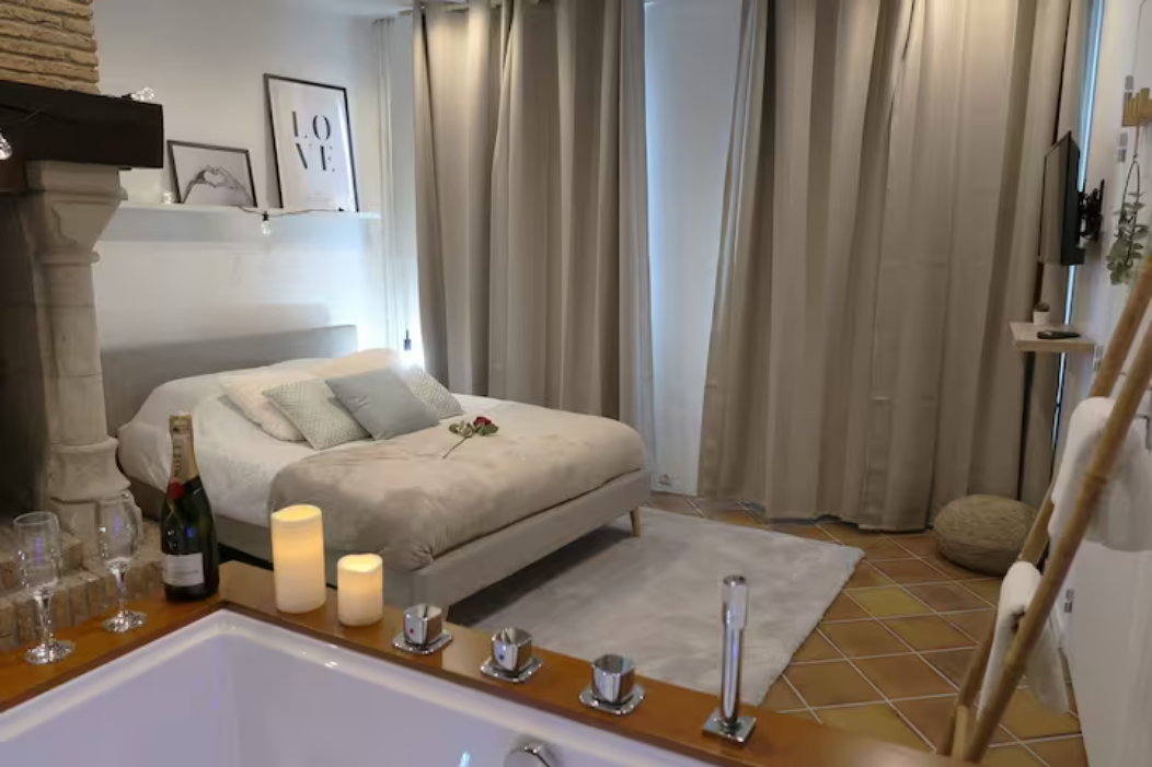 La Suite love room & Spa — Escapade romantique à Dieppe en Seine-Maritime à Dieppe — chambre
