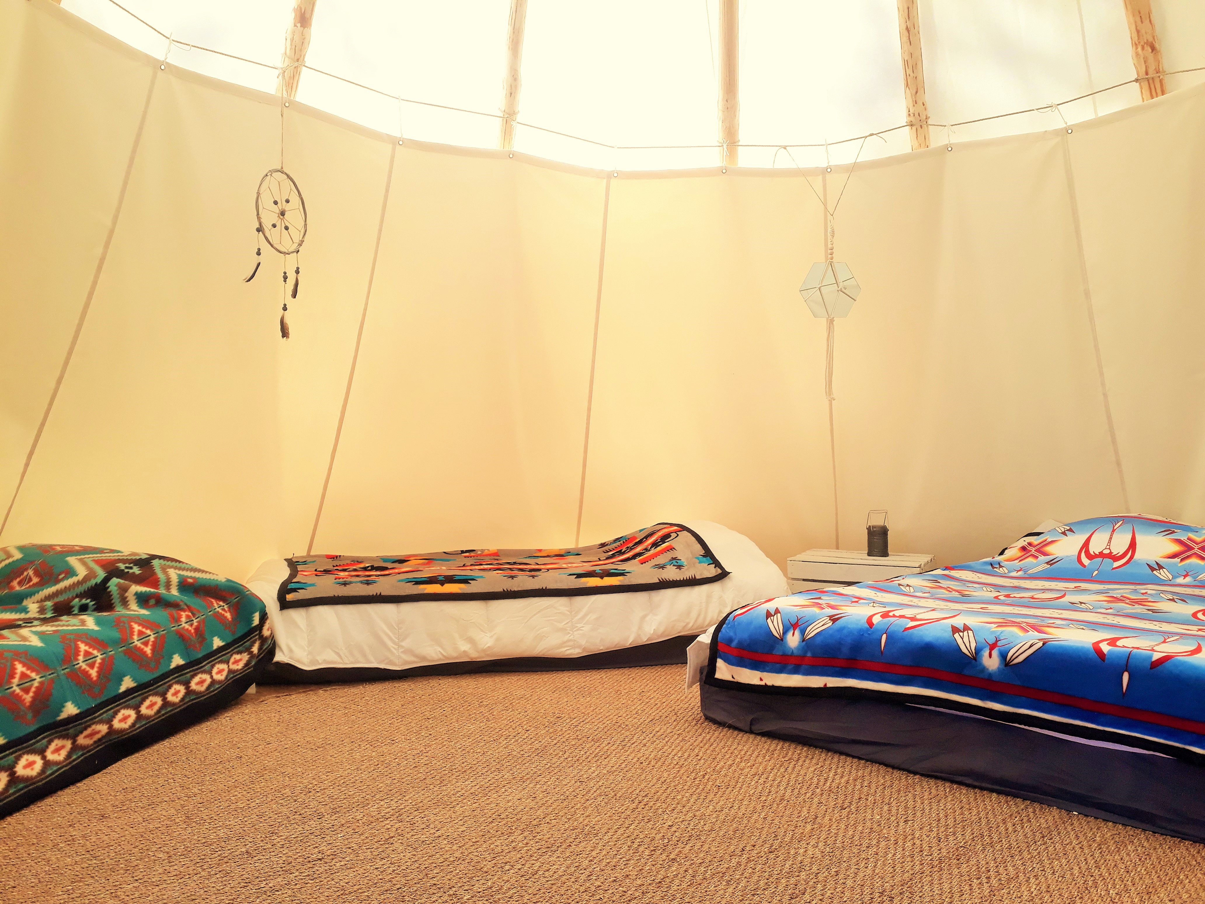 Vivez l'expérience unique d'un tipi navajos en Aquitaine à Les Farges — chambre