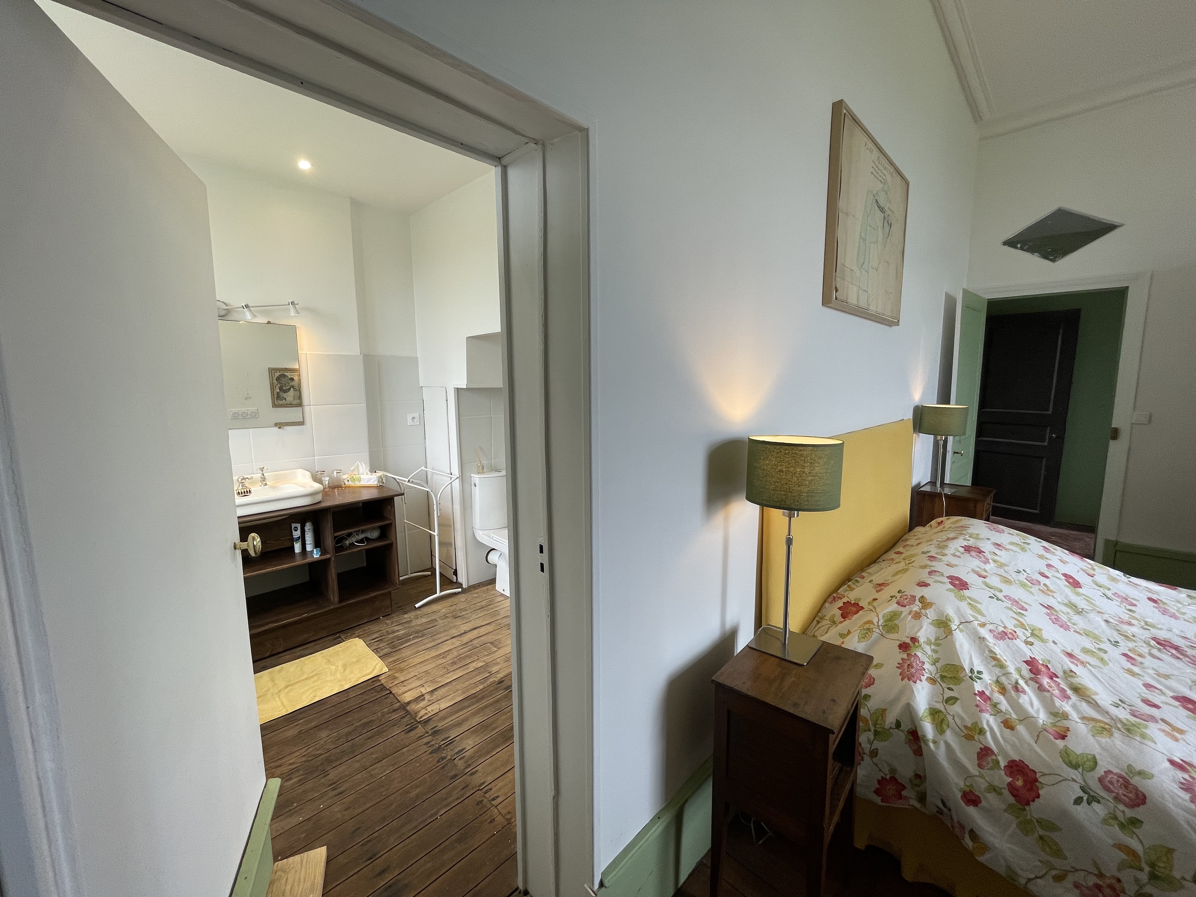 Chambre Douglas : une évasion sensorielle en Bourgogne à Étang-Sur-Arroux — environnement naturel