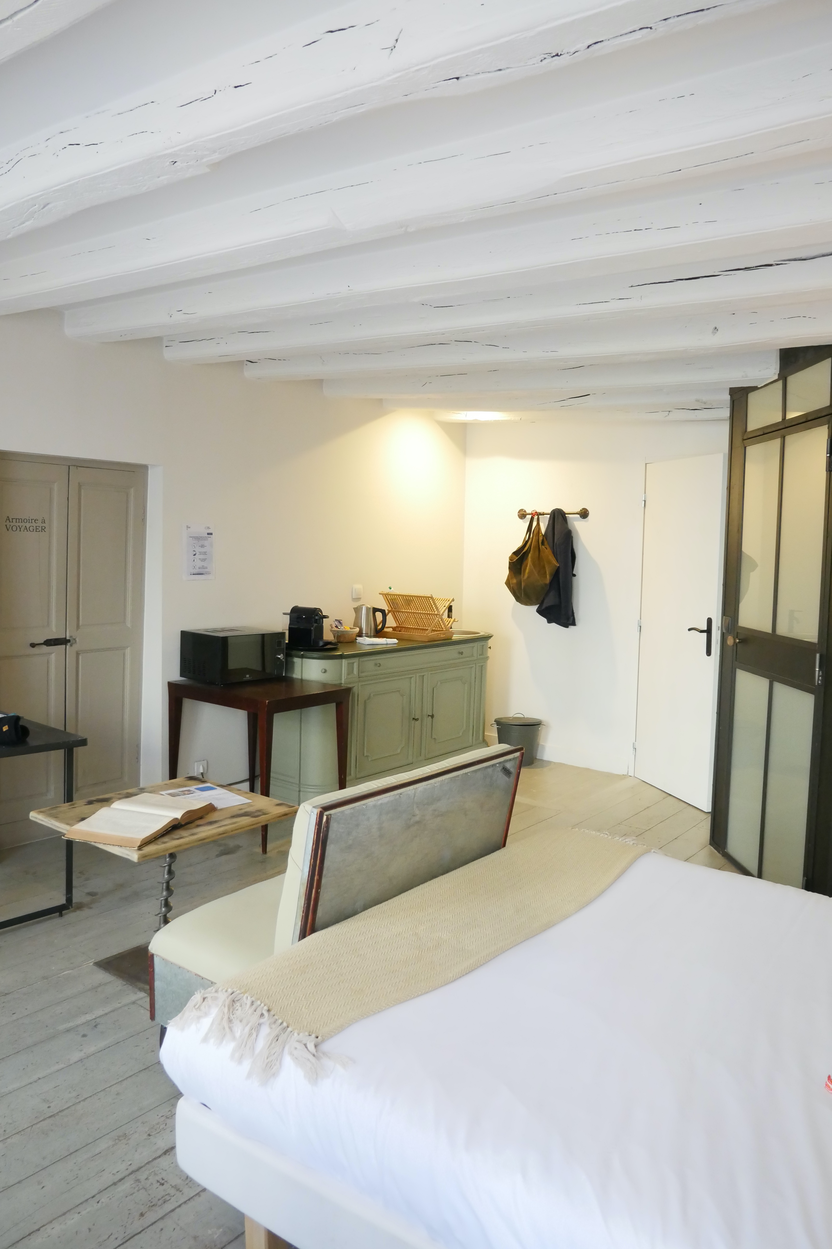 La Nuit : une chambre à thème immersive en Pays de la Loire à Nantes — cuisine