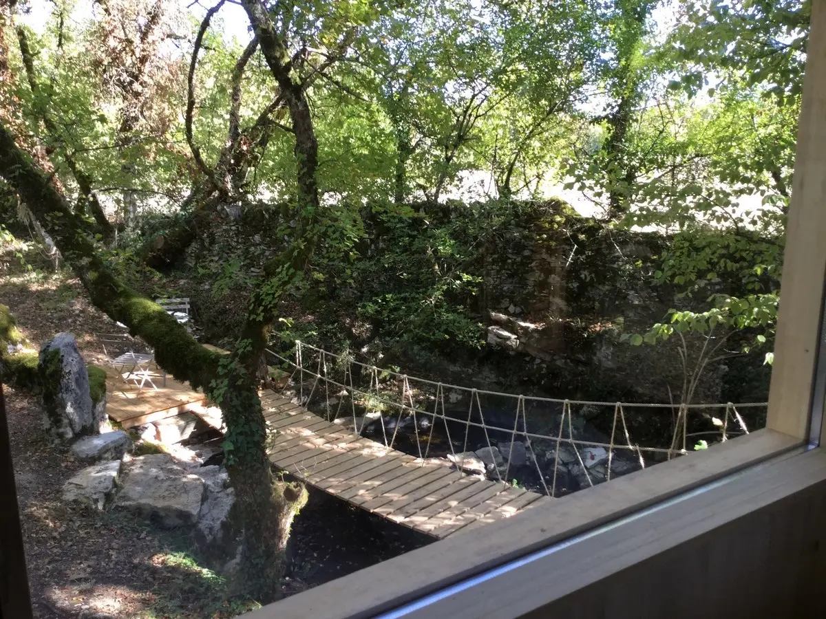 Cabane insolite avec spa privatif — Séjour relaxant dans le Lot à Saint-Cirgues — salle de bain