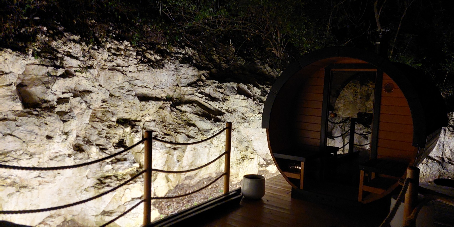 Cabane perchée GAIA — Nuit avec spa à Sarrant (Gers) à Sarrant — détail architectural